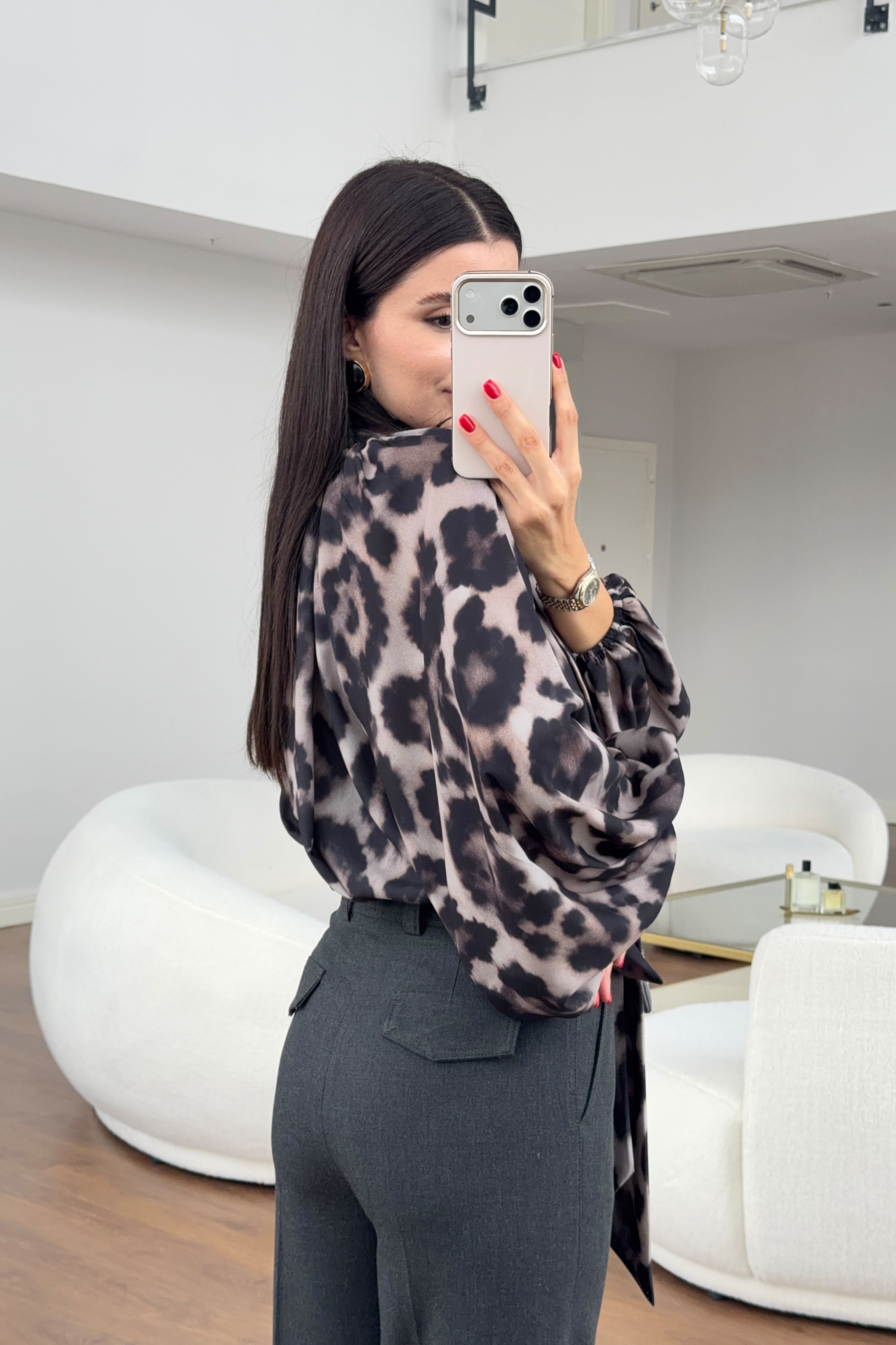 Boyun Detaylı Leopar Şifon Bluz