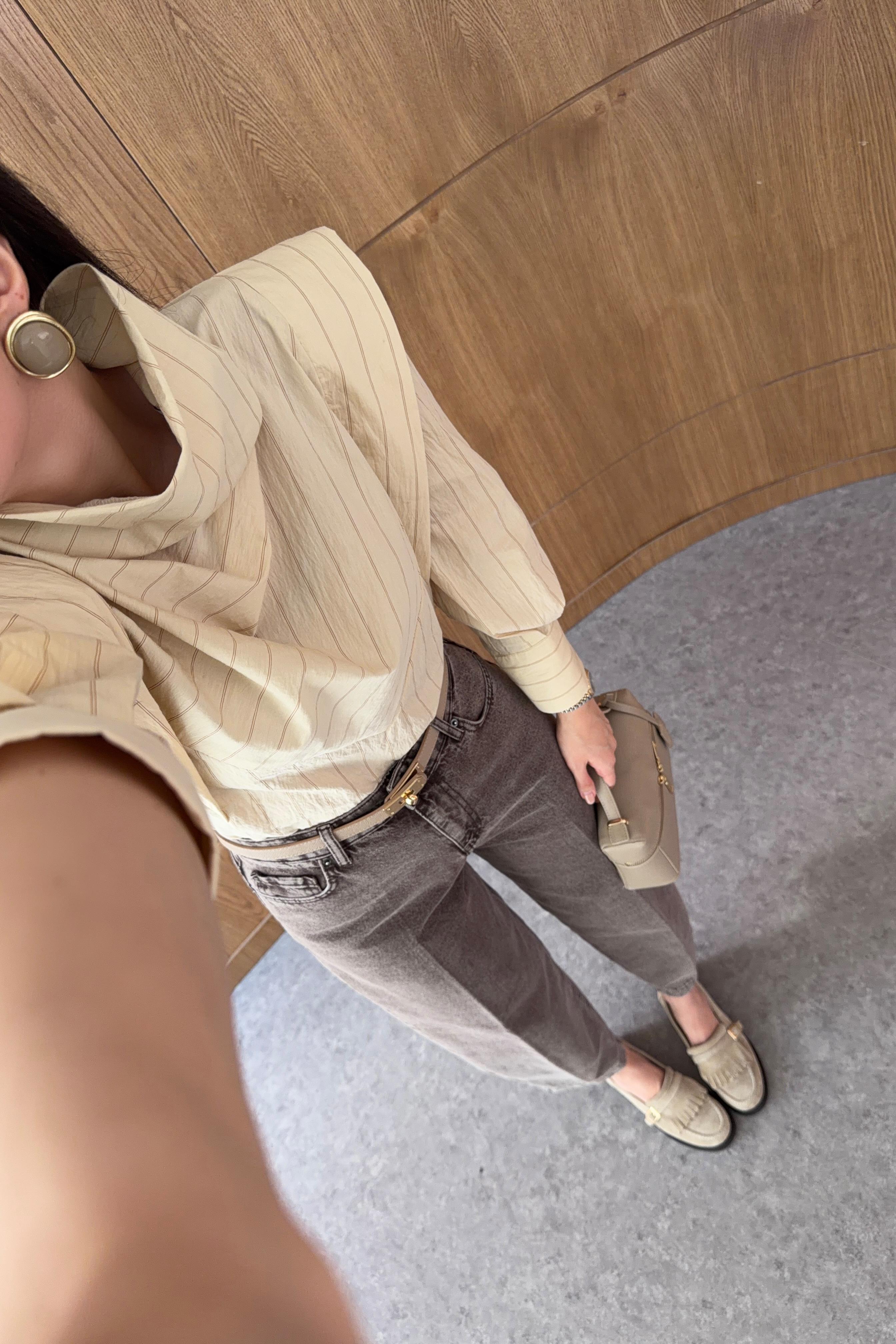 Boyun Detaylı Sarı Gömlek