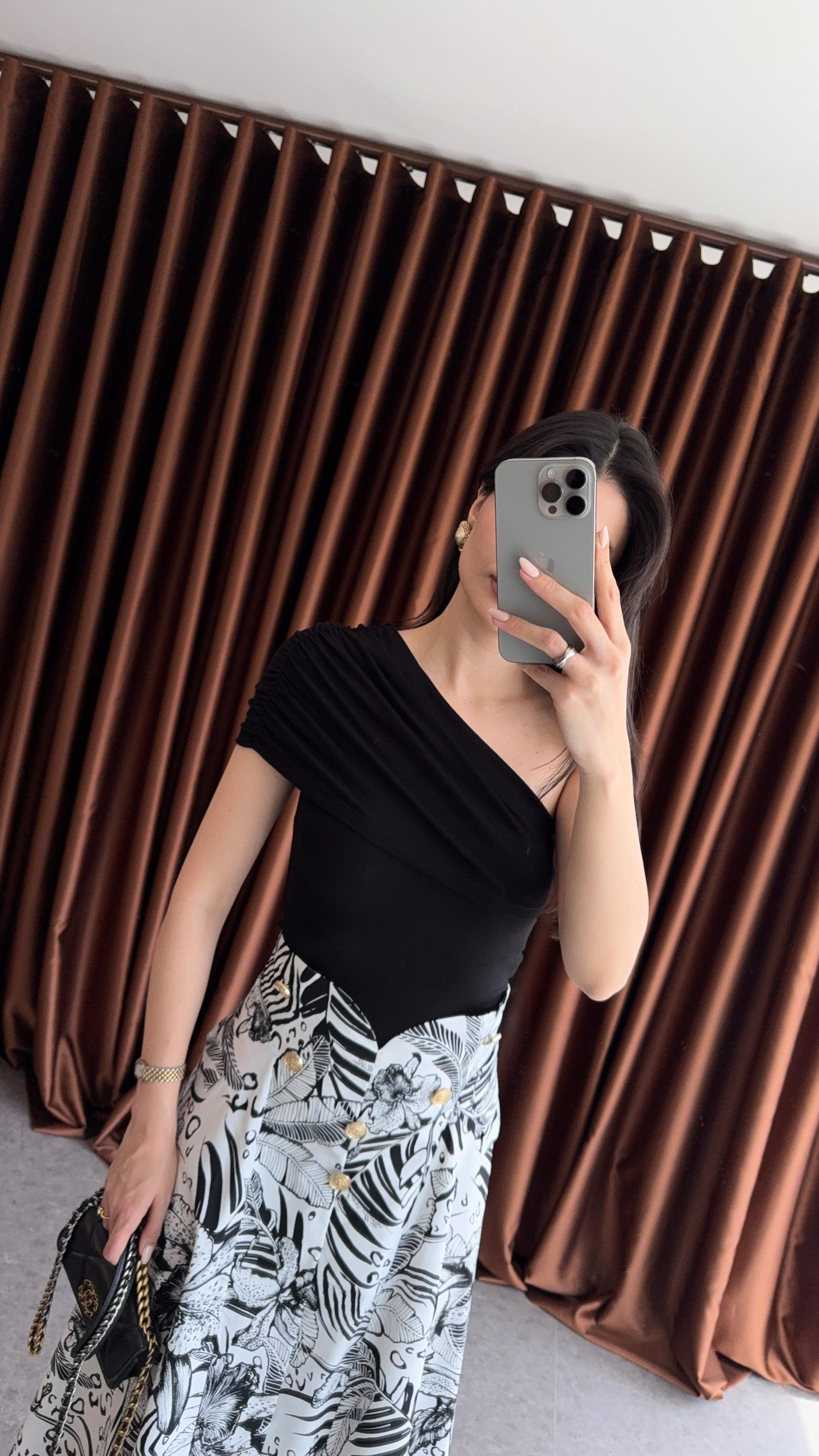 Büzgülü Tek Kol Soft Touch Siyah Bluz