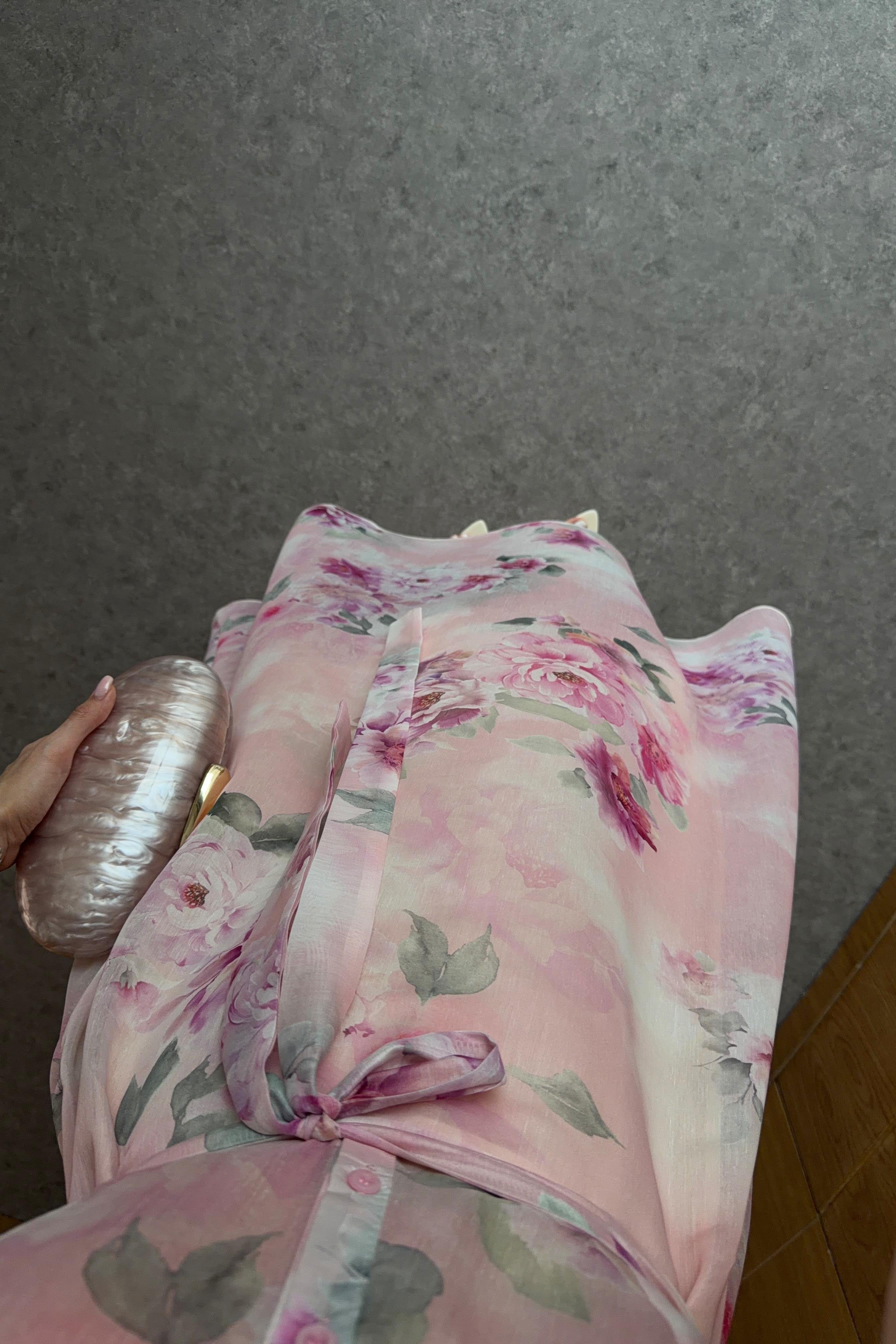 Çiçek Desenli Omuz Fırfırlı Pembe Elbise