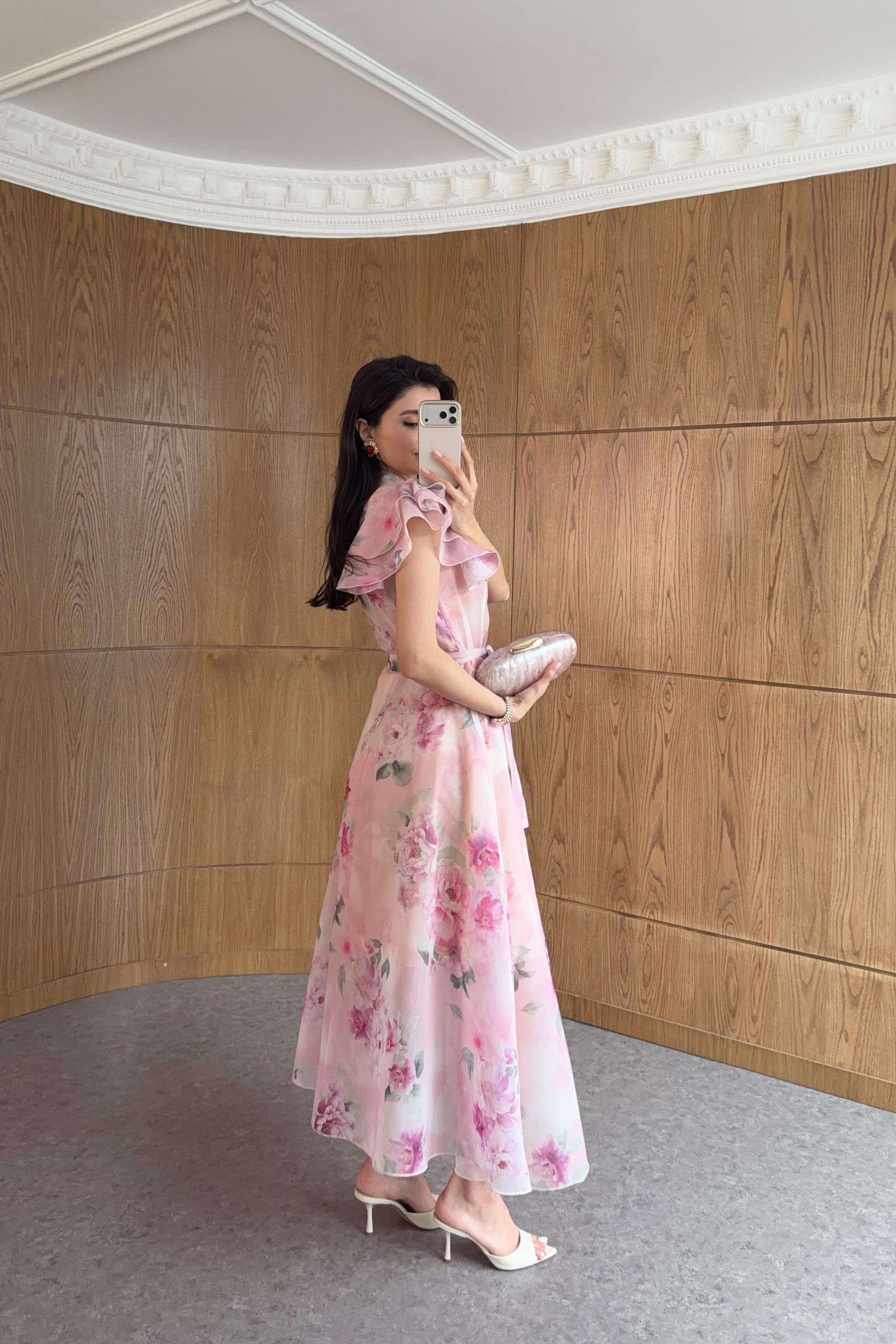 Çiçek Desenli Omuz Fırfırlı Pembe Elbise