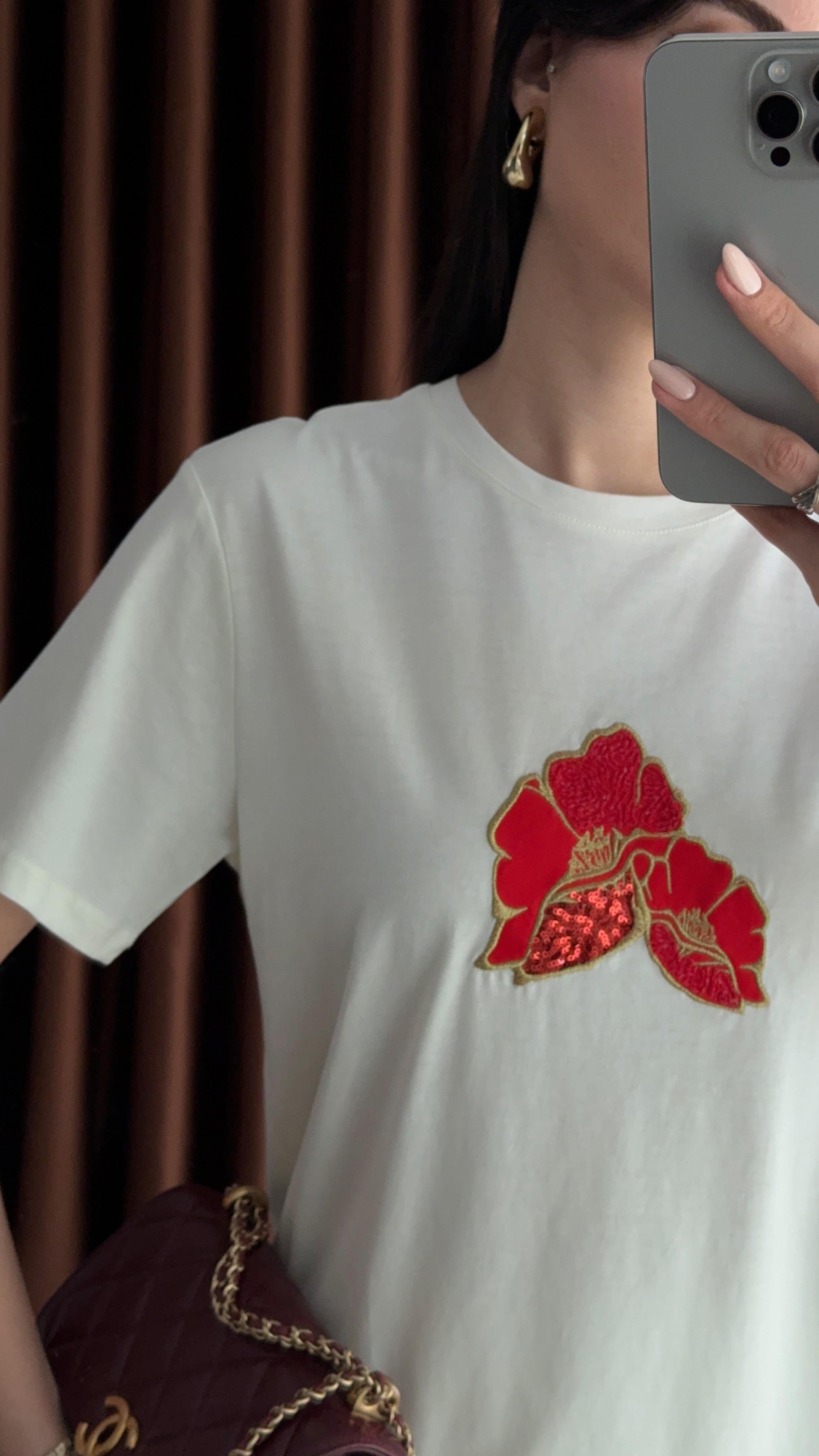 Çiçek Nakışlı Tshirt