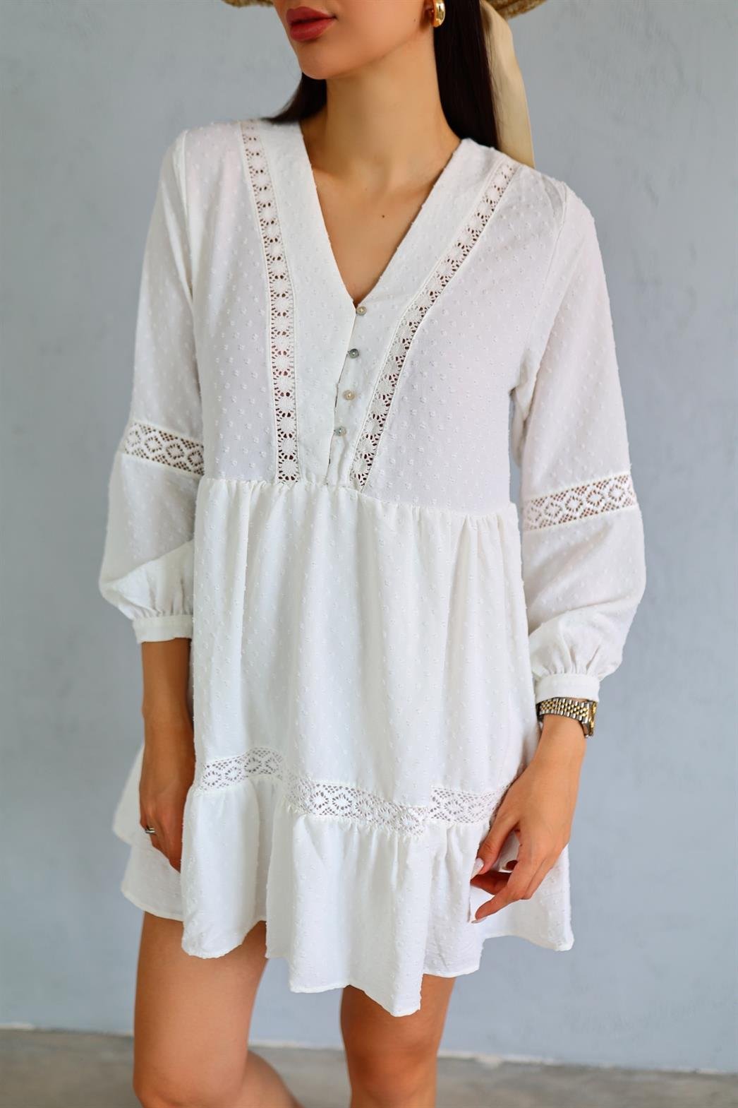 Dantel Detaylı Beyaz Elbise