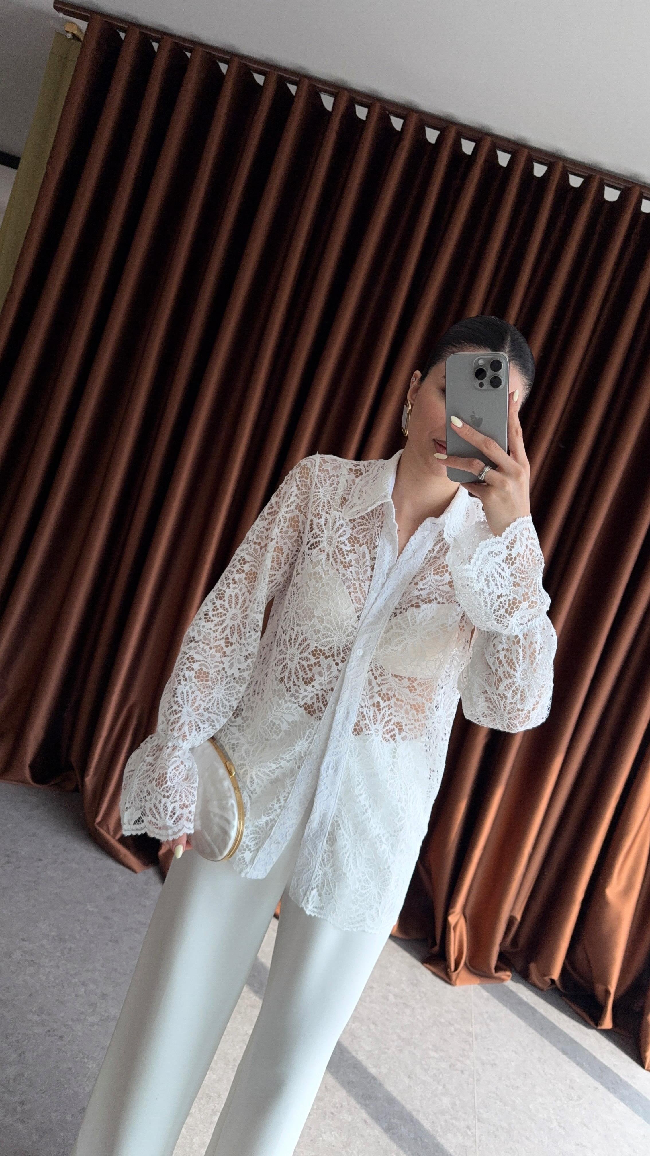 Dantelli Beyaz Gömlek