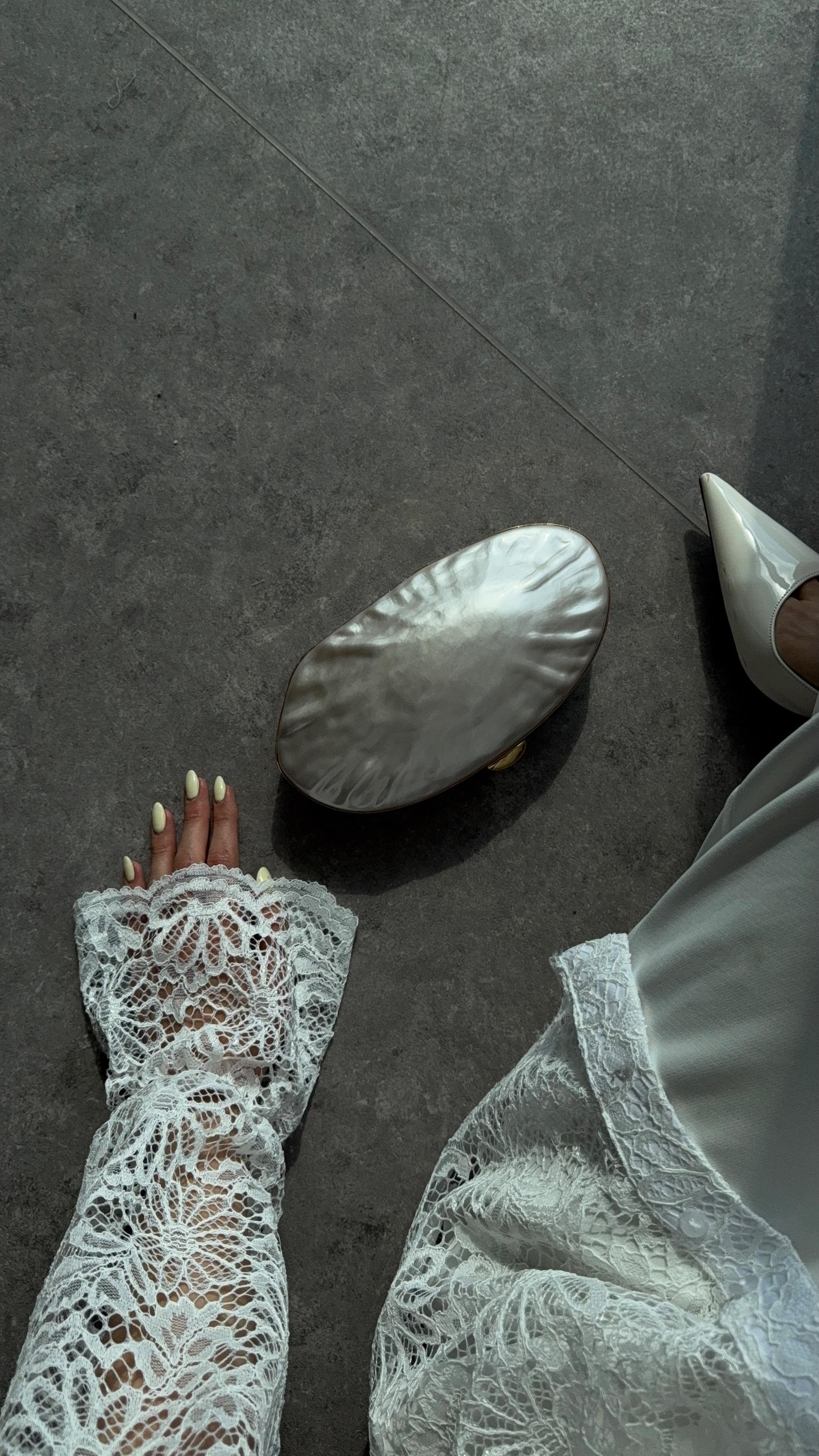 Dantelli Beyaz Gömlek