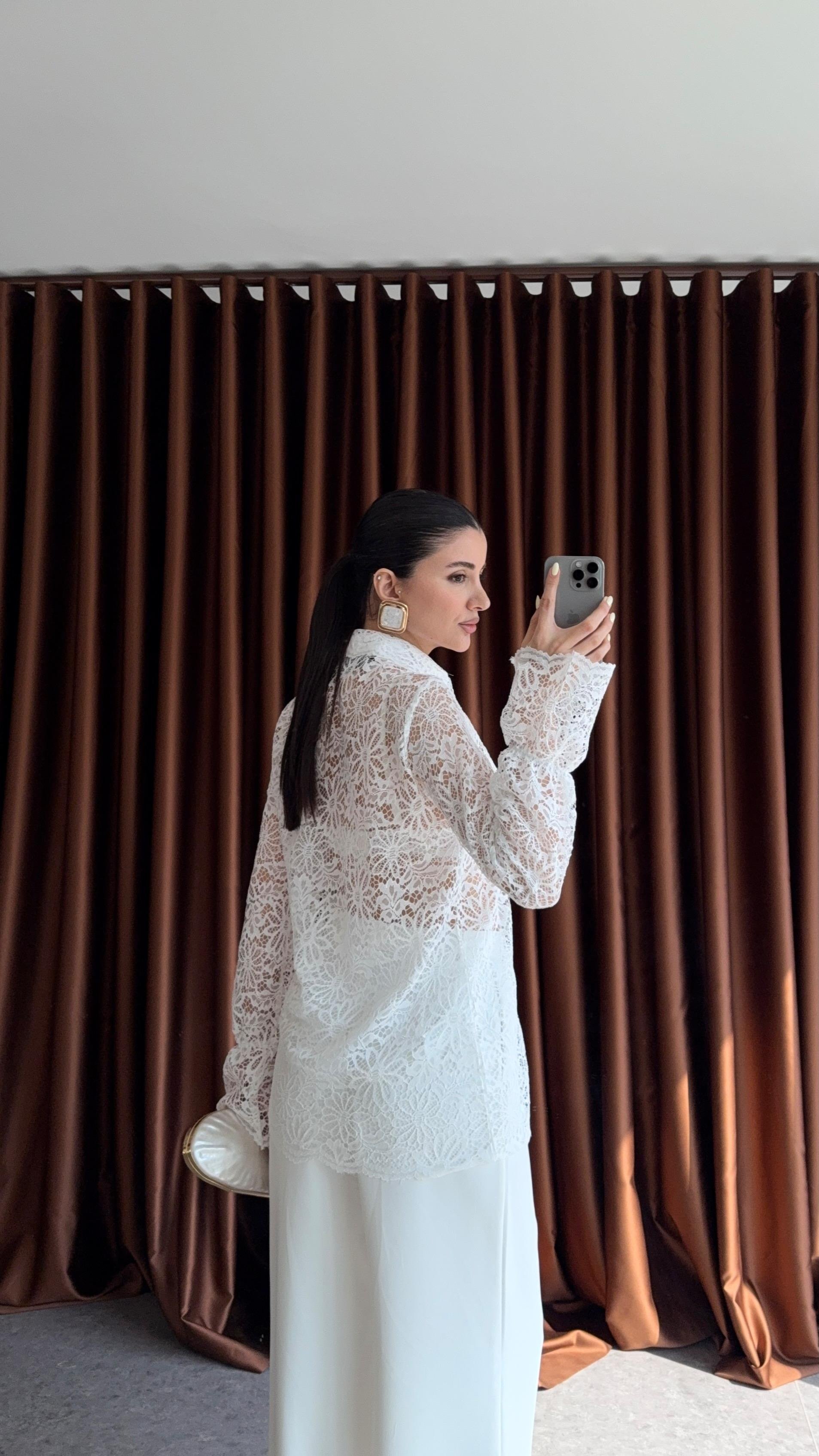 Dantelli Beyaz Gömlek