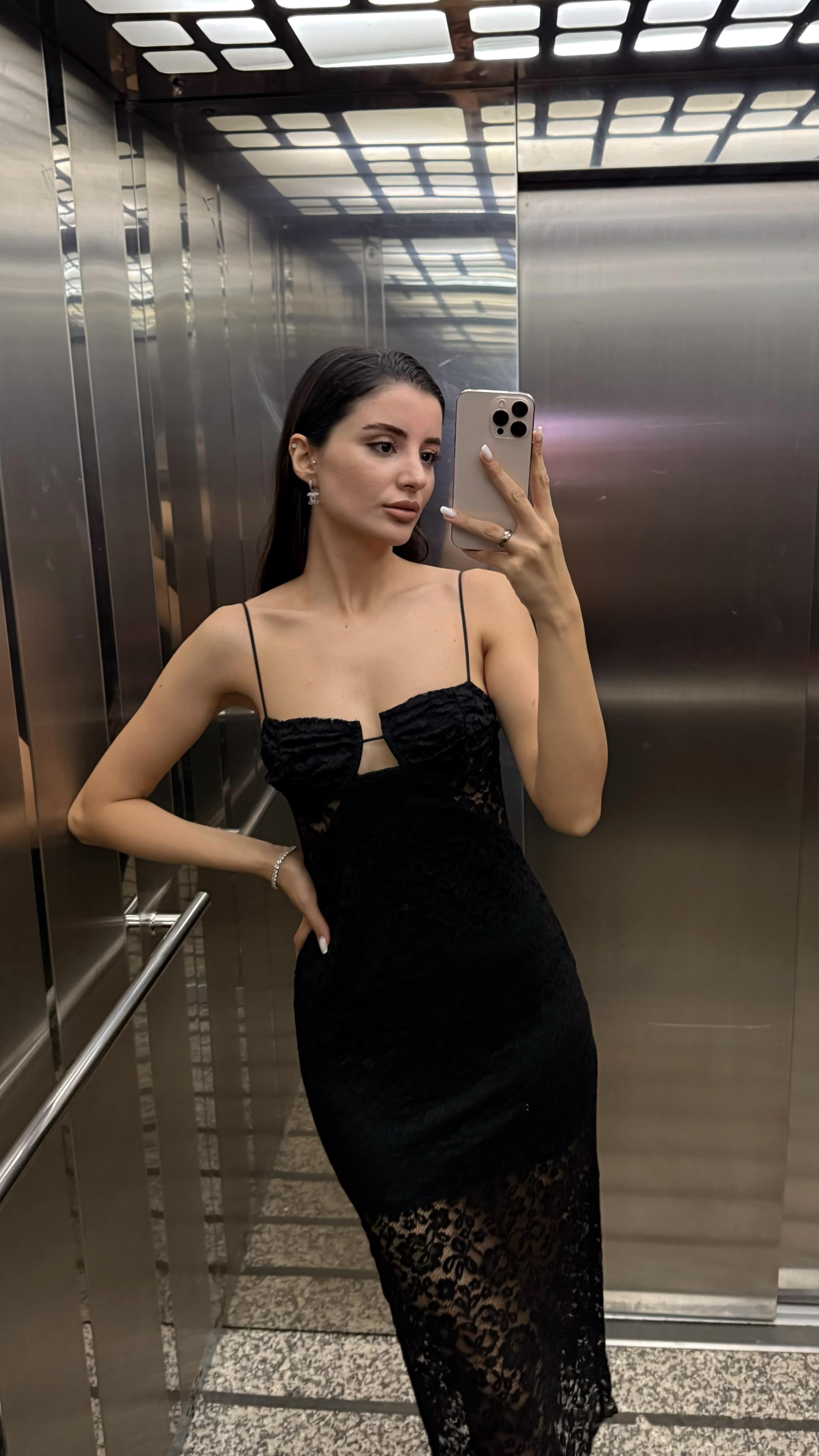 Dantelli Siyah Davet Elbisesi