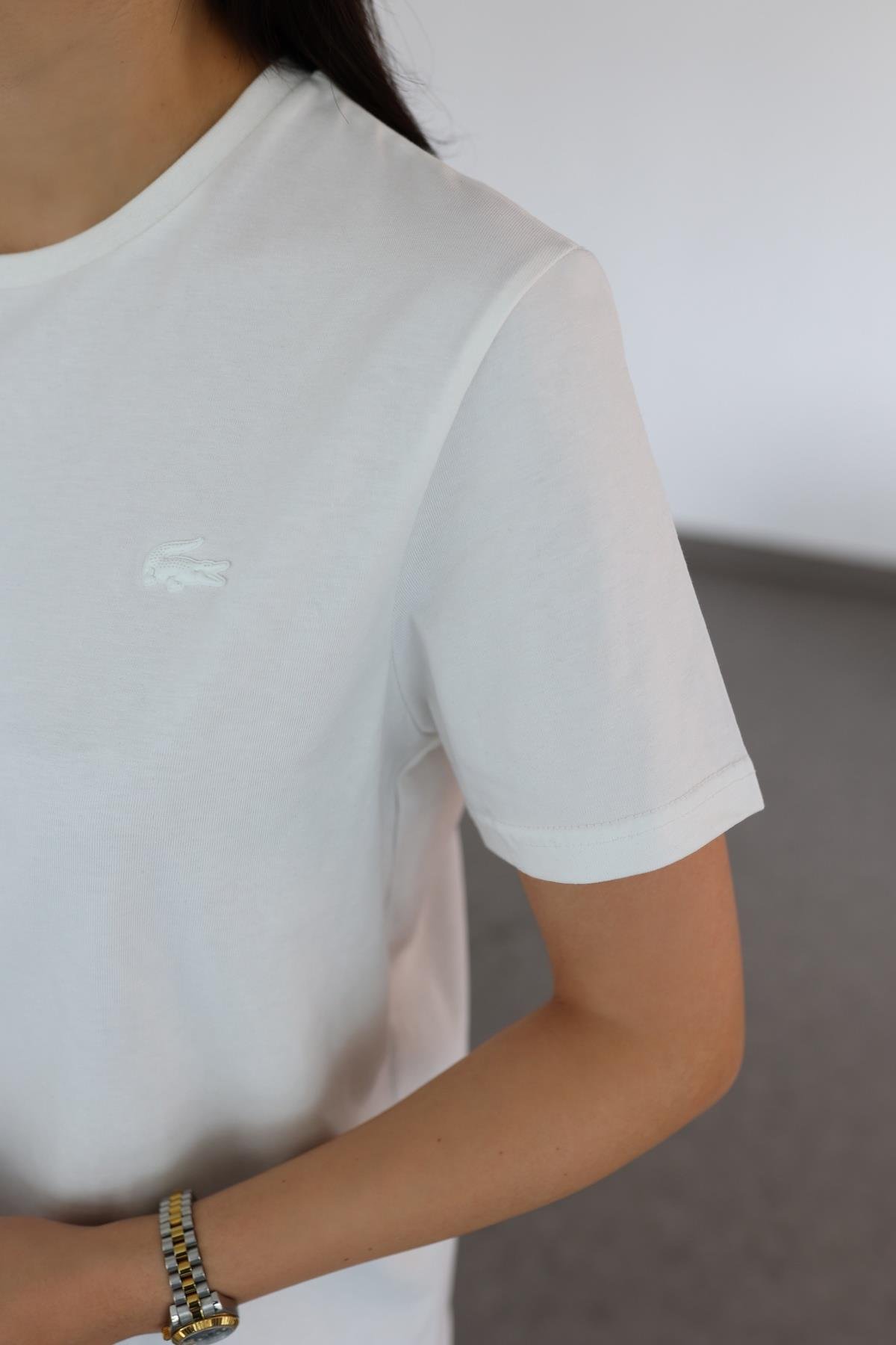 Deri Amblemli Beyaz Basic Tshirt