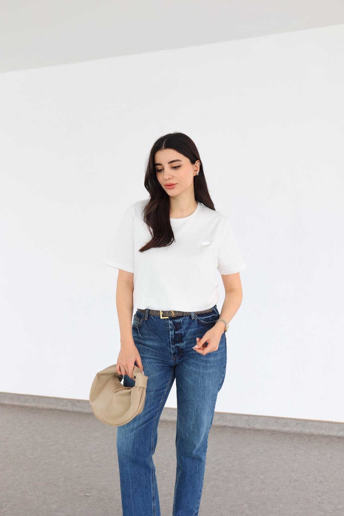 Deri Amblemli Beyaz Basic Tshirt