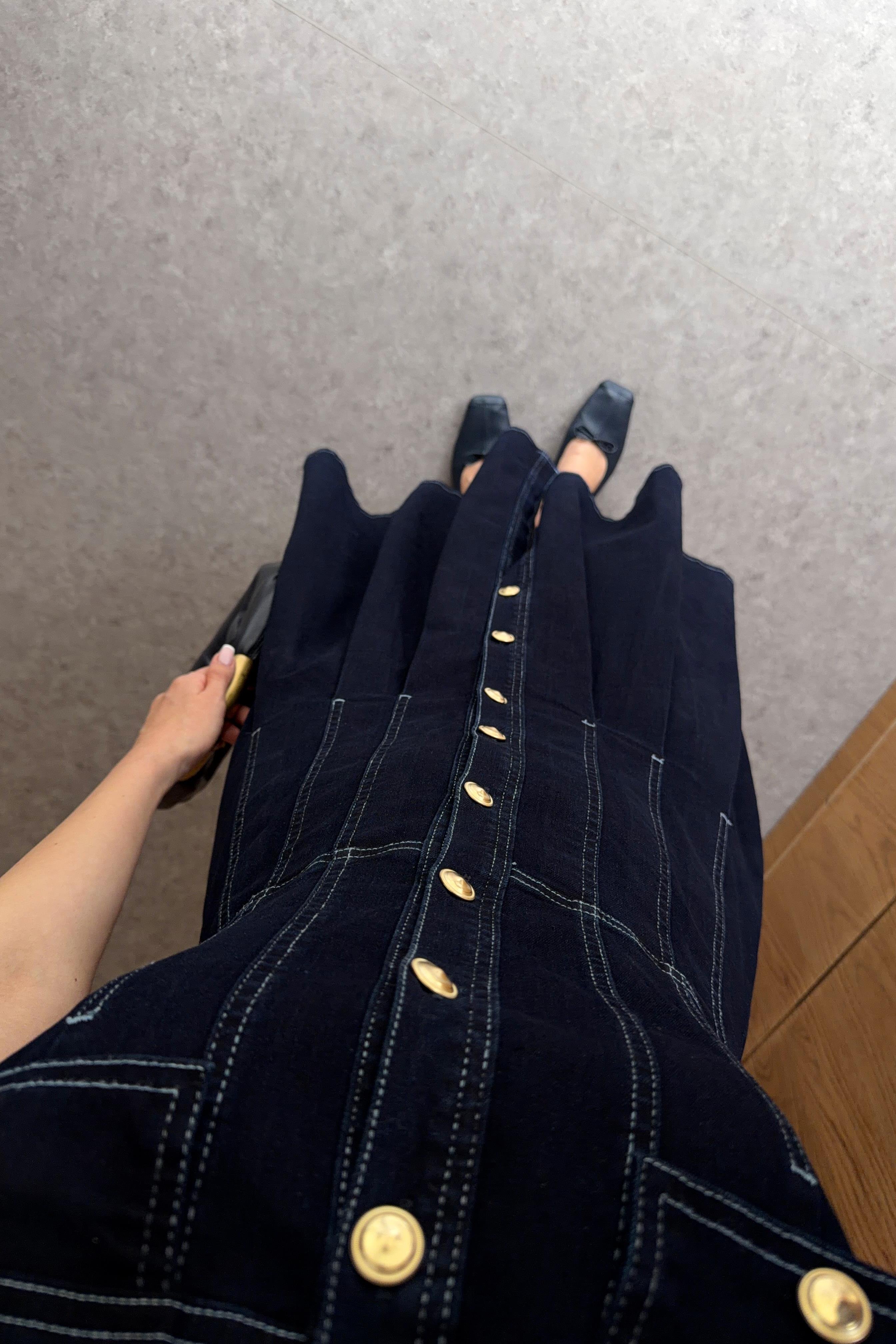 Dikişli Gold Düğmeli Maxi Likralı Denim Elbise