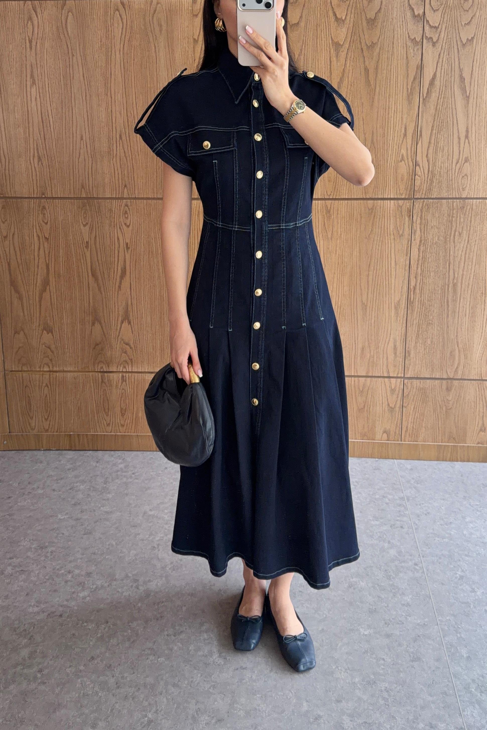 Dikişli Gold Düğmeli Maxi Likralı Denim Elbise