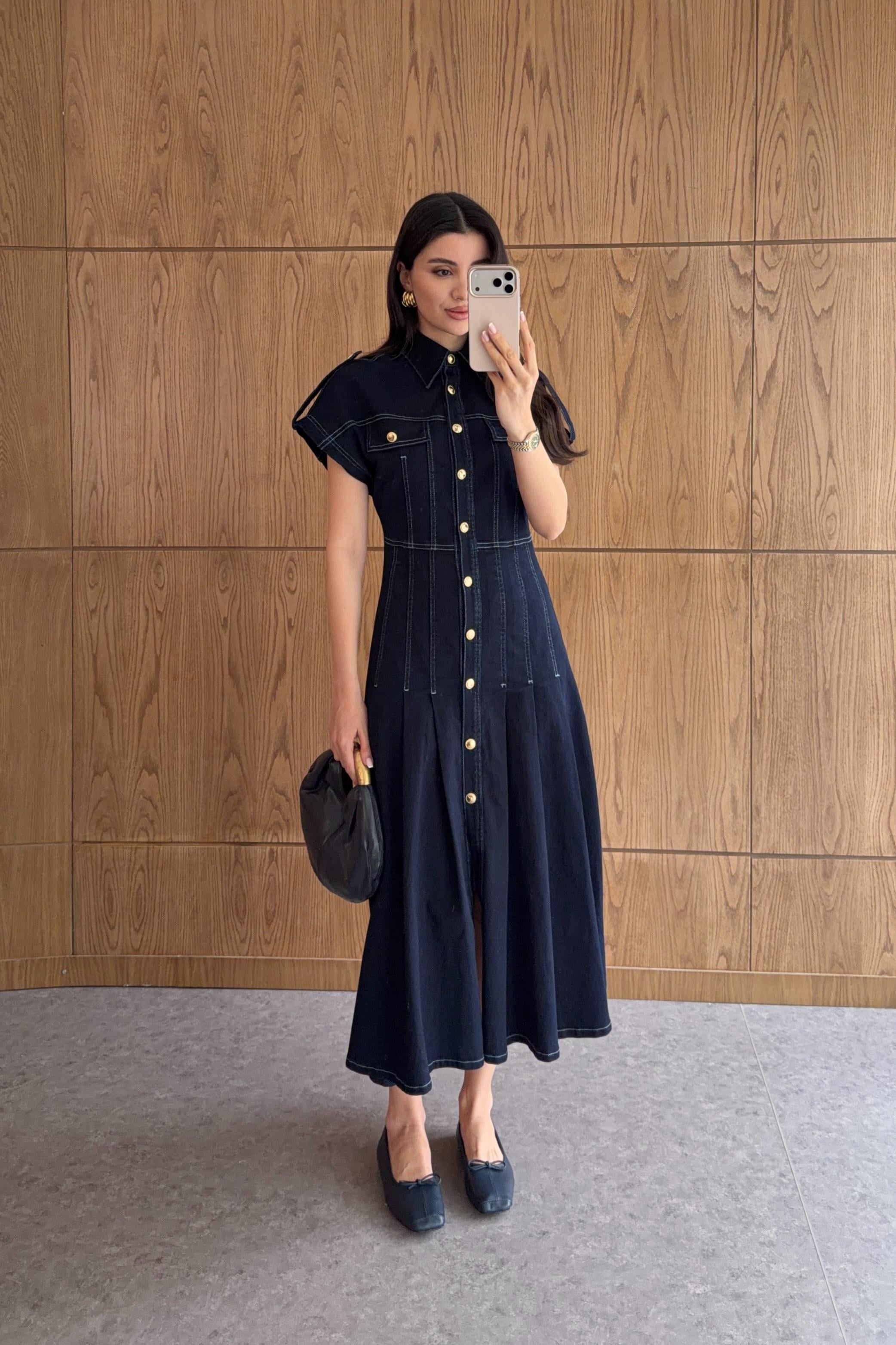 Dikişli Gold Düğmeli Maxi Likralı Denim Elbise