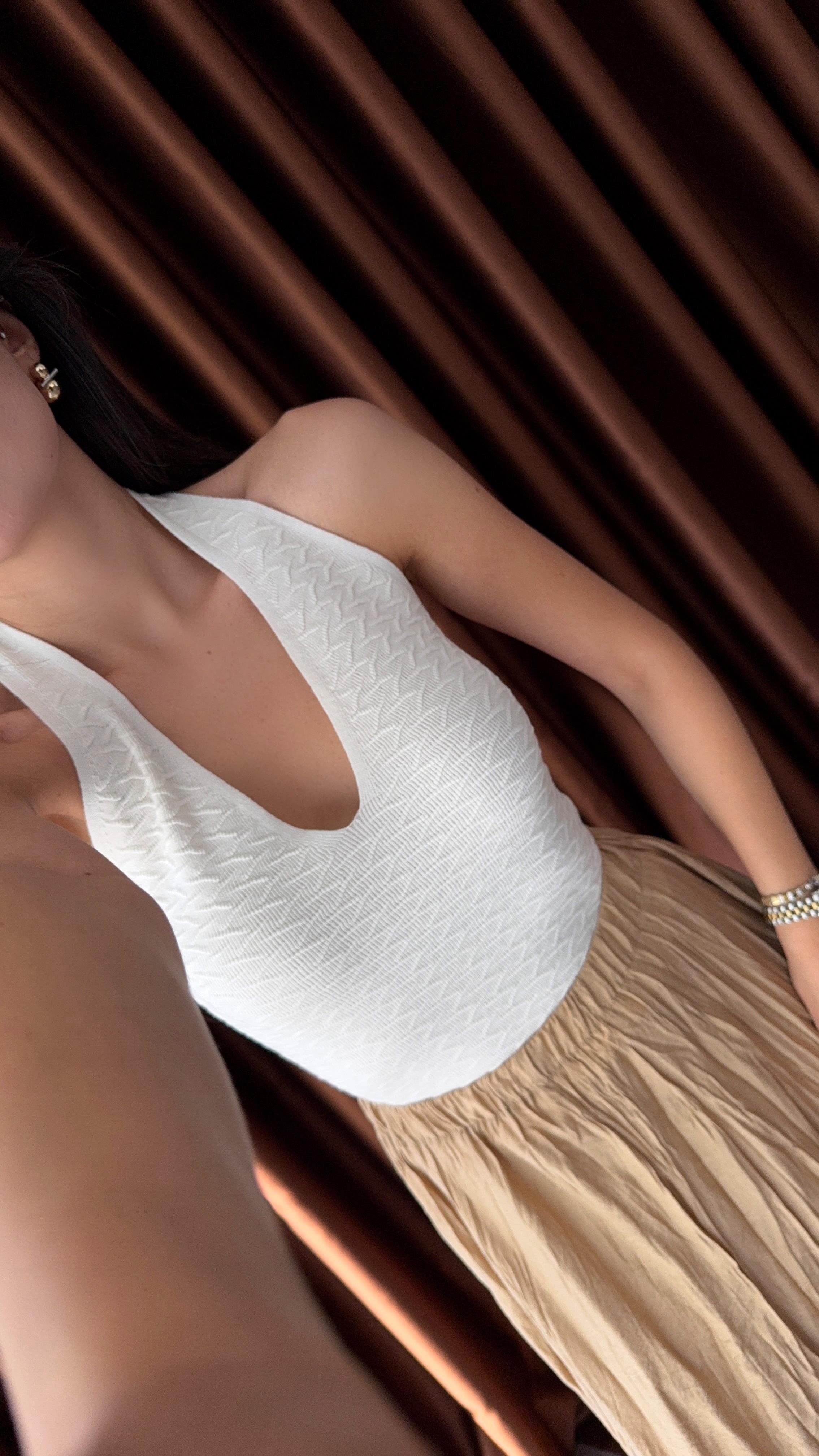 Dokulu Halter Yaka Beyaz Triko