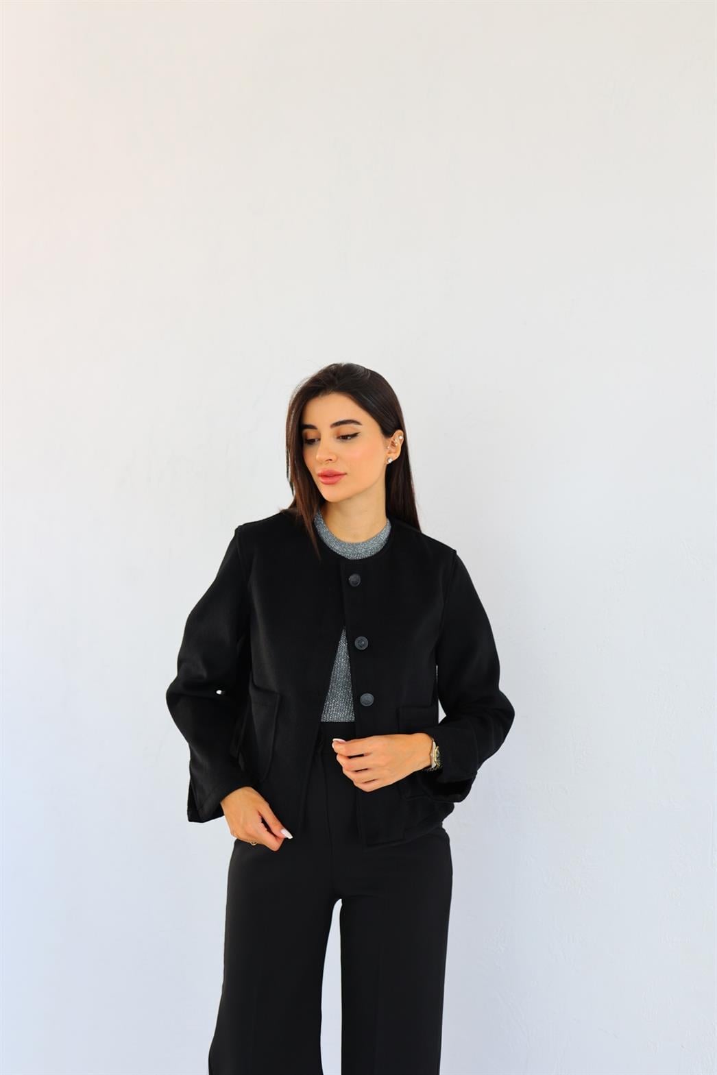 Dokulu Kısa Siyah Ceket