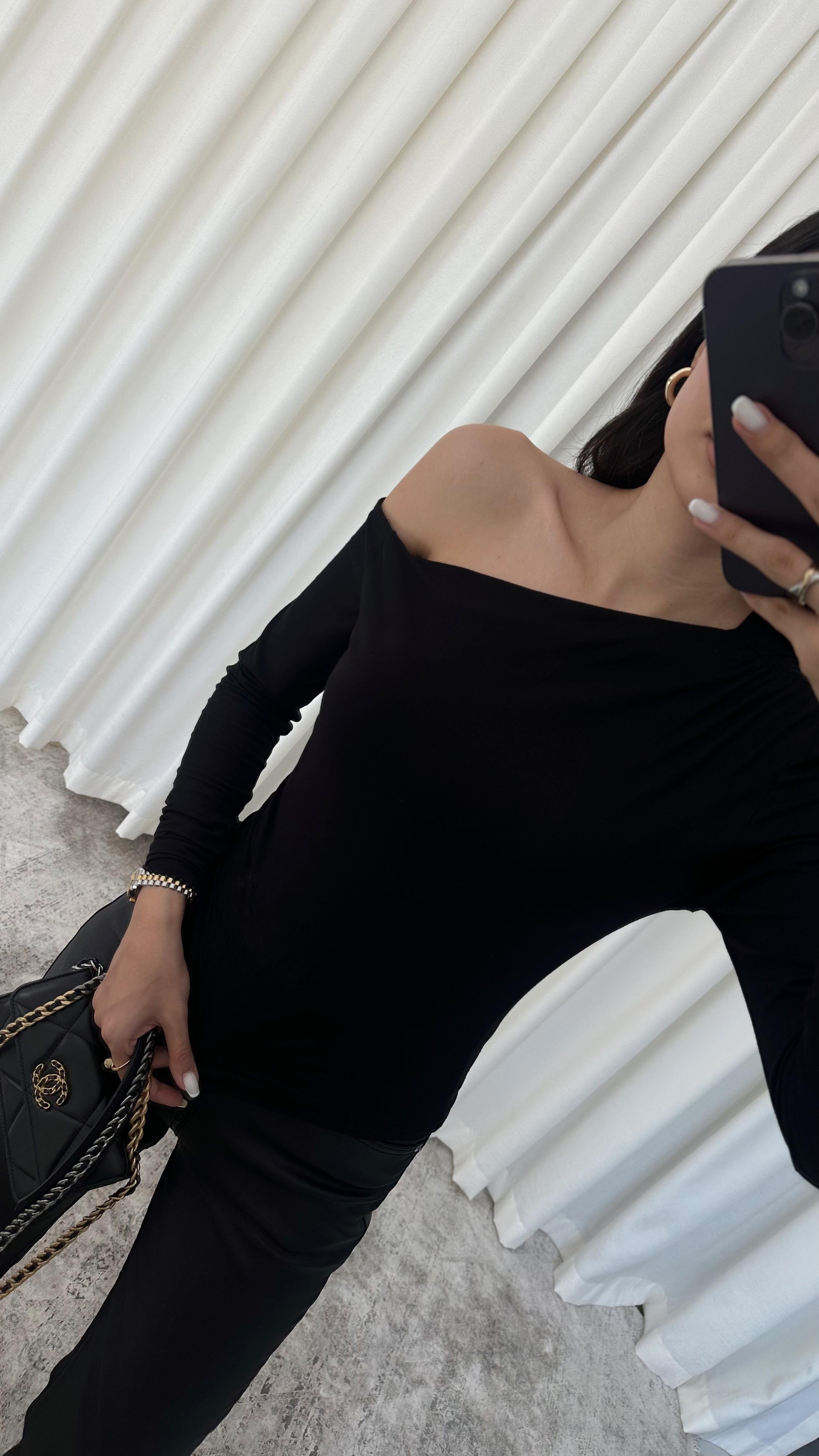 Düşük Omuzlu Likralı Basic Siyah Bluz