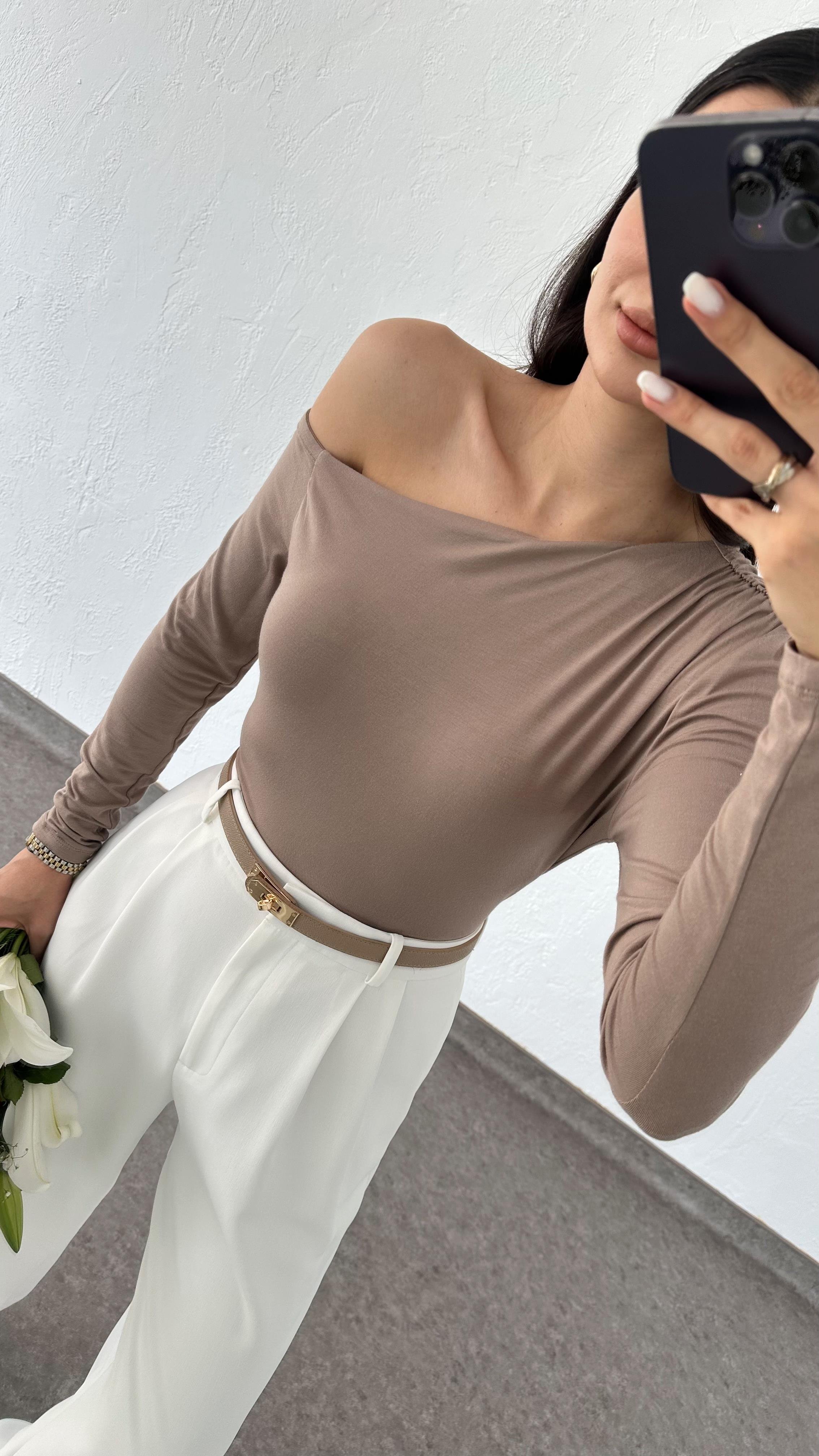 Düşük Omuzlu Likralı Basic Vizon Bluz