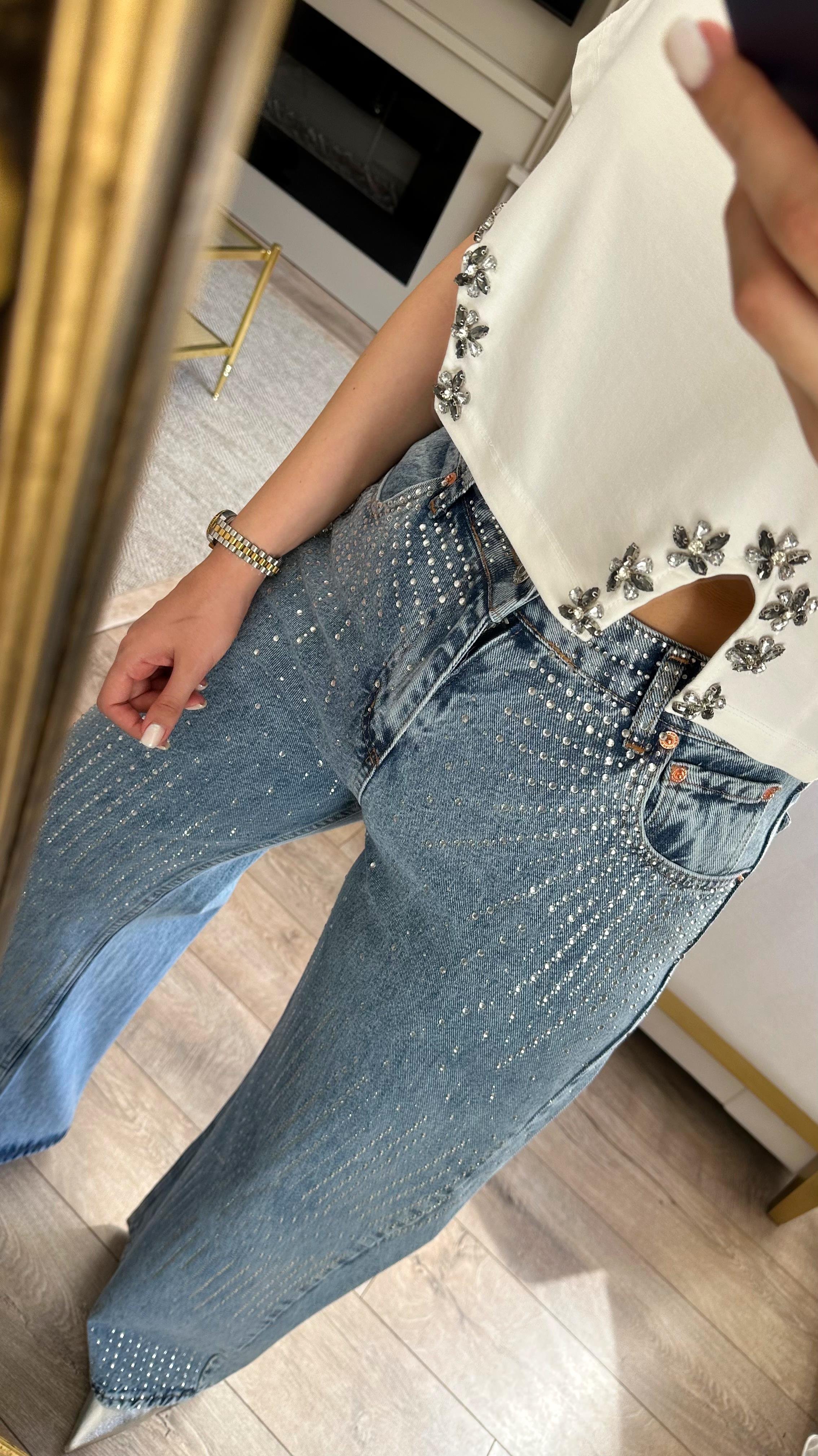 Eteği Taşlı Beyaz Bluz