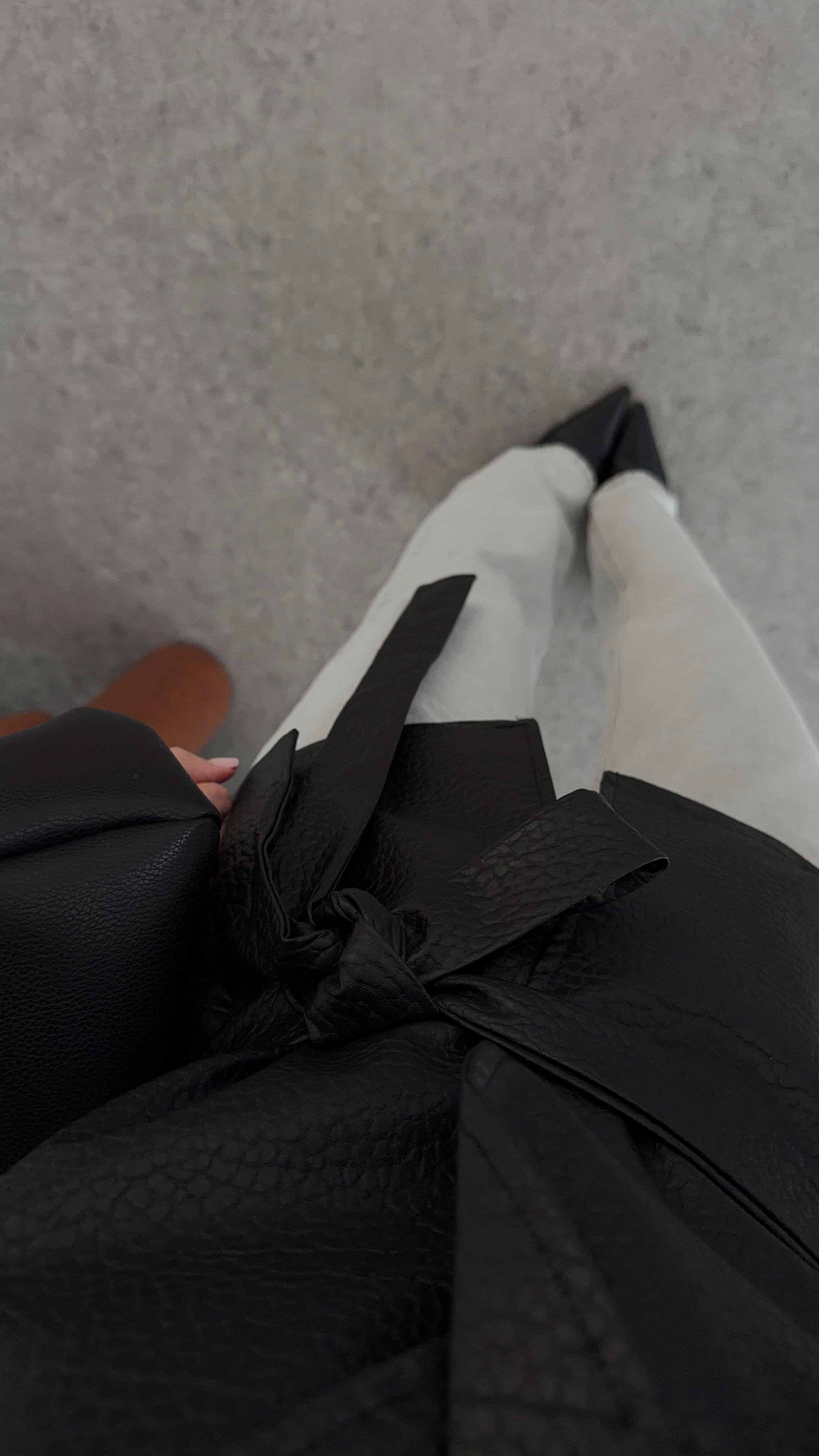 Fermuar Detaylı Siyah Deri Ceket