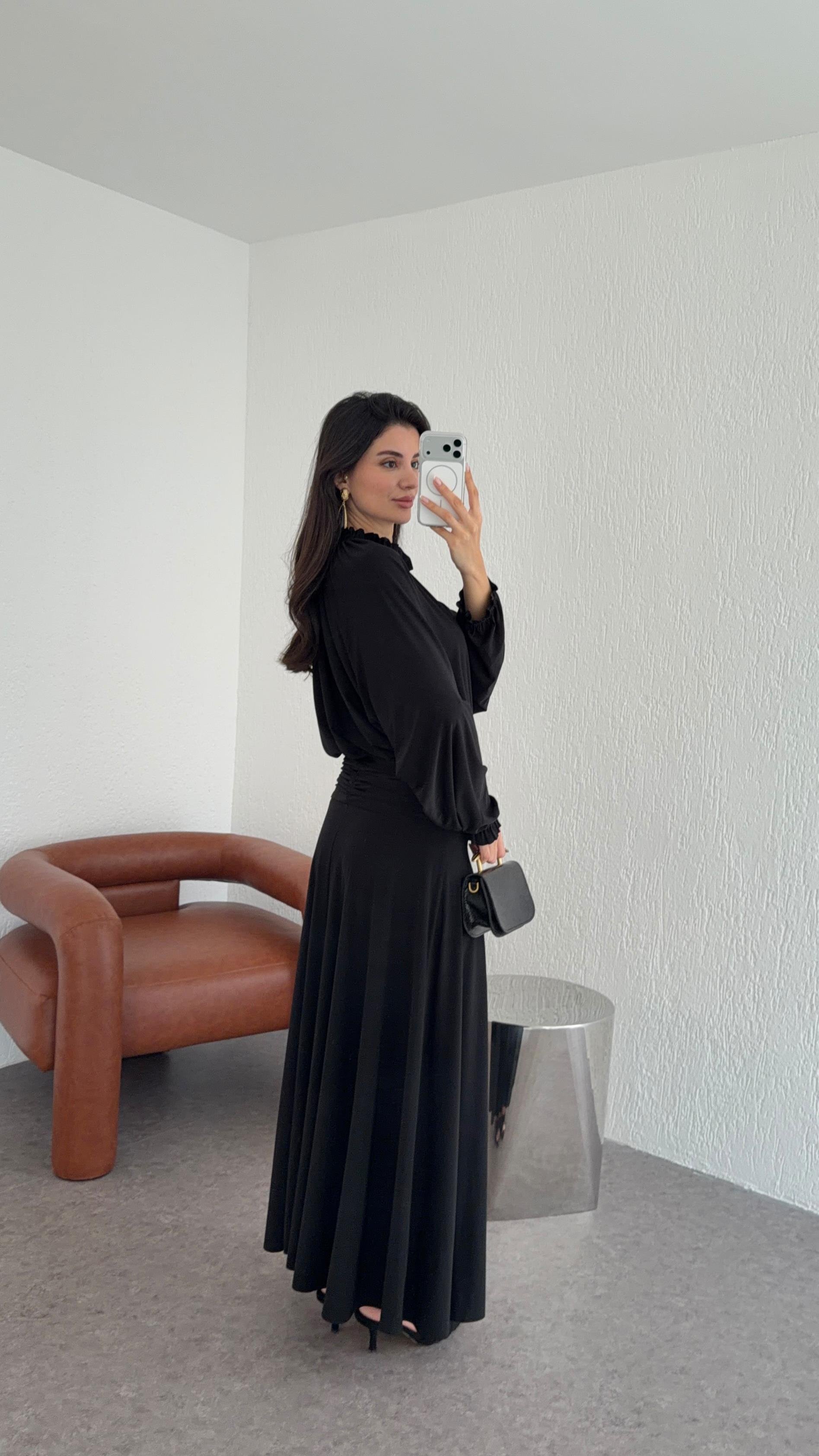 Fırfırlı Yaka Maxi Siyah Elbise