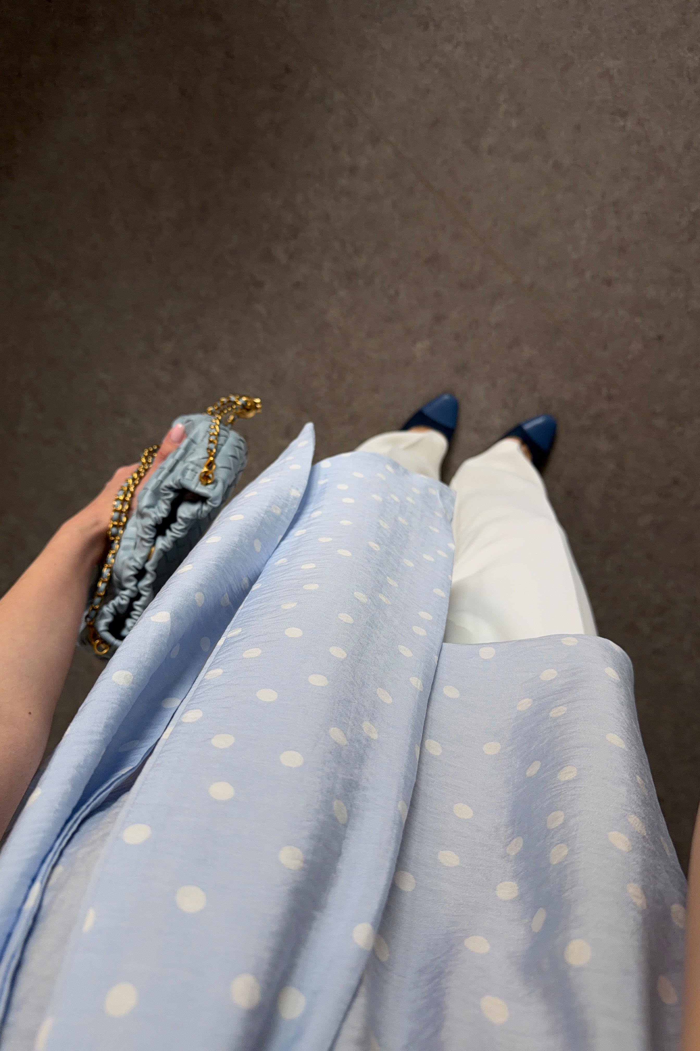 Fularlı Halter Yaka Puantiyeli Mavi Bluz