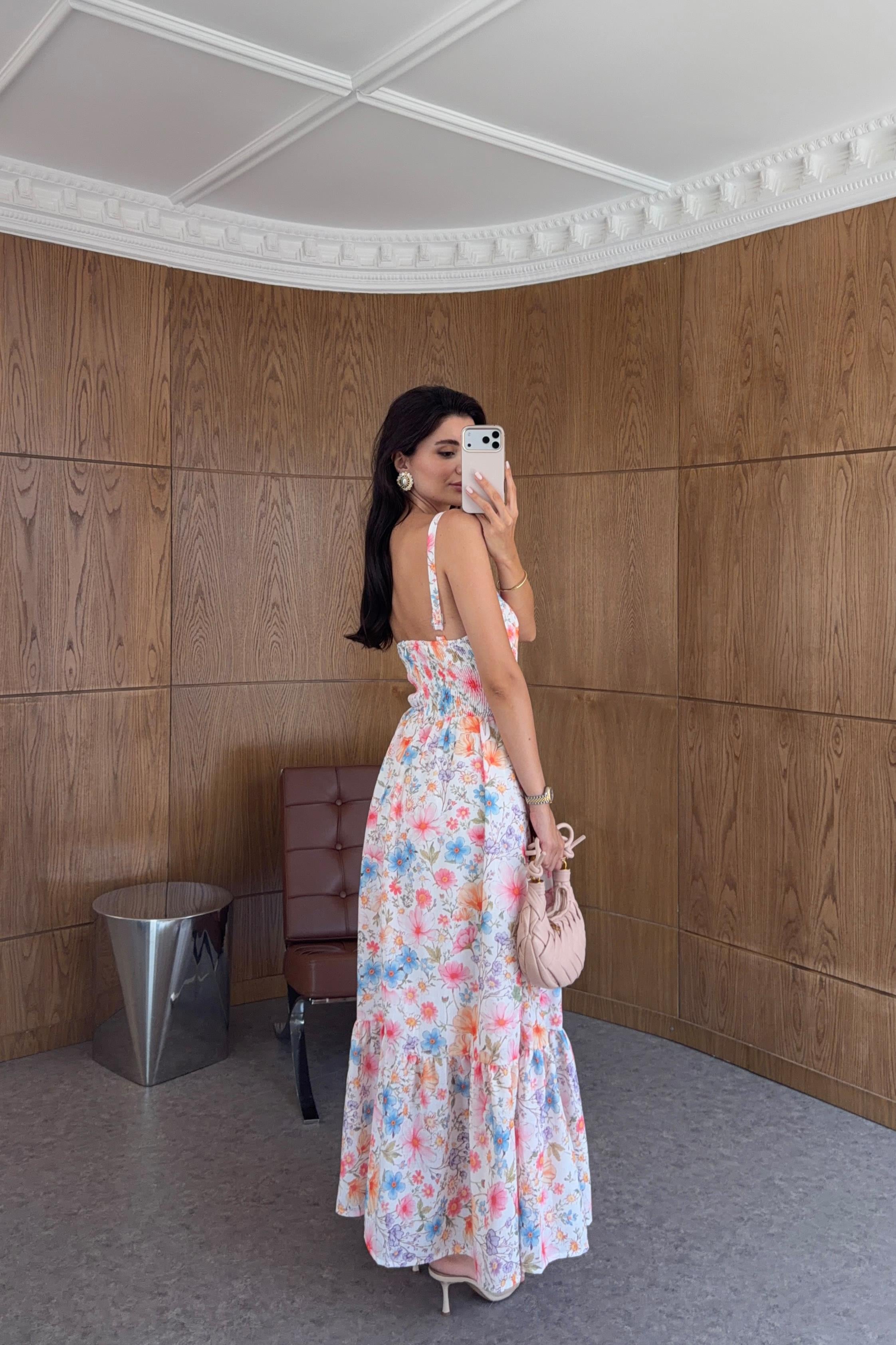 Göğüs Detaylı Pembe Çiçekli Elbise