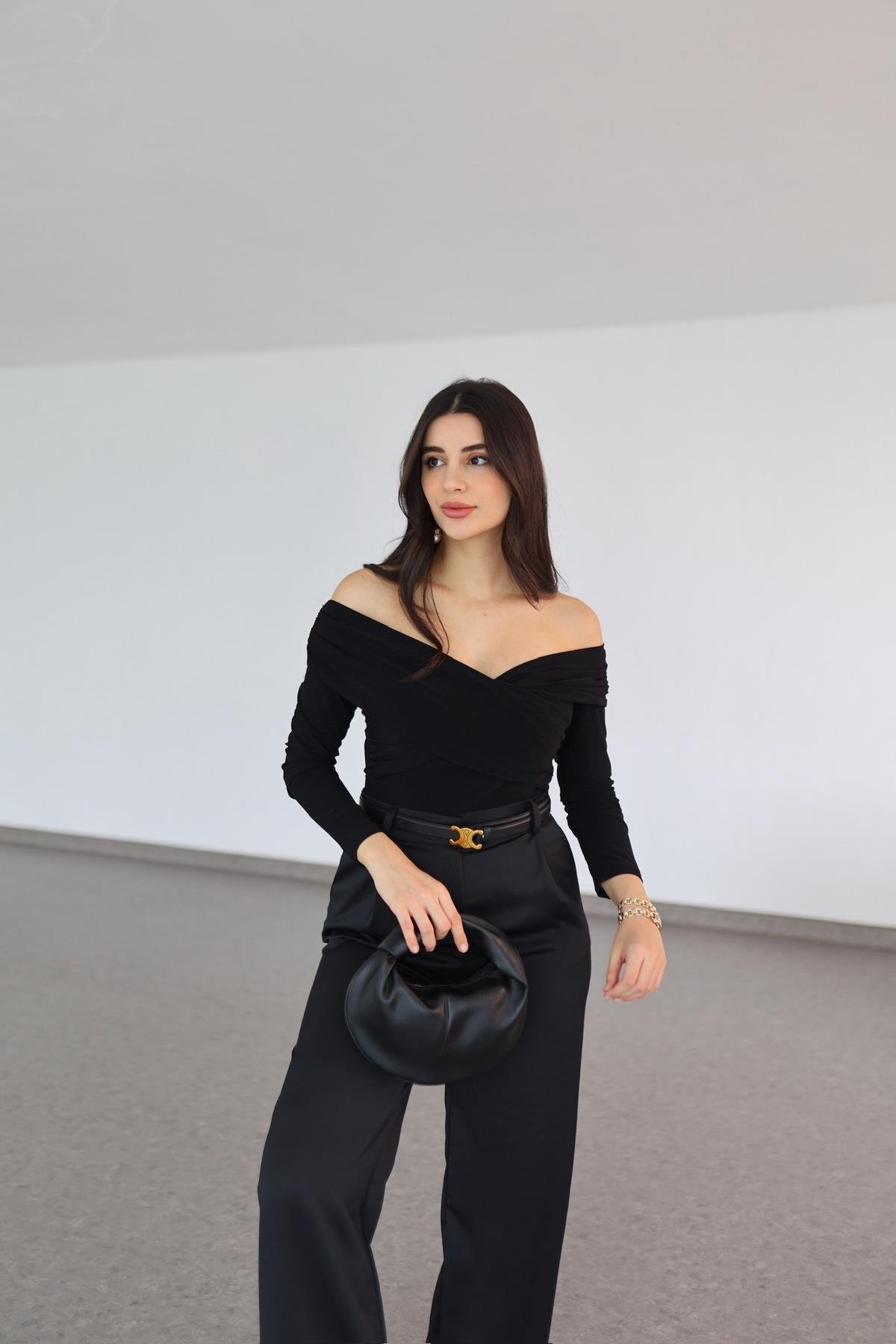 Göğüs Detaylı Siyah Bluz