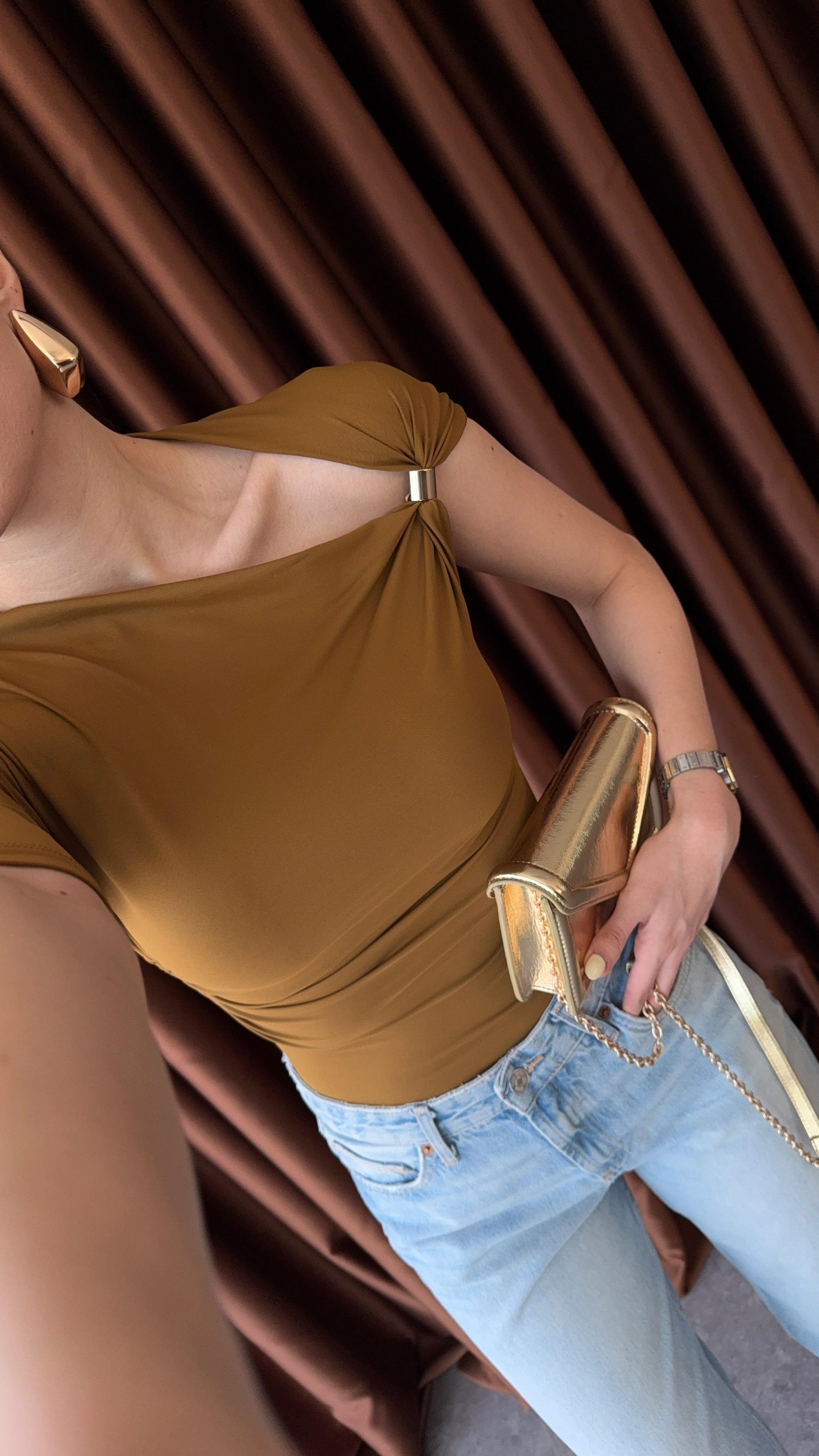 Gold Detaylı Hardal Bluz