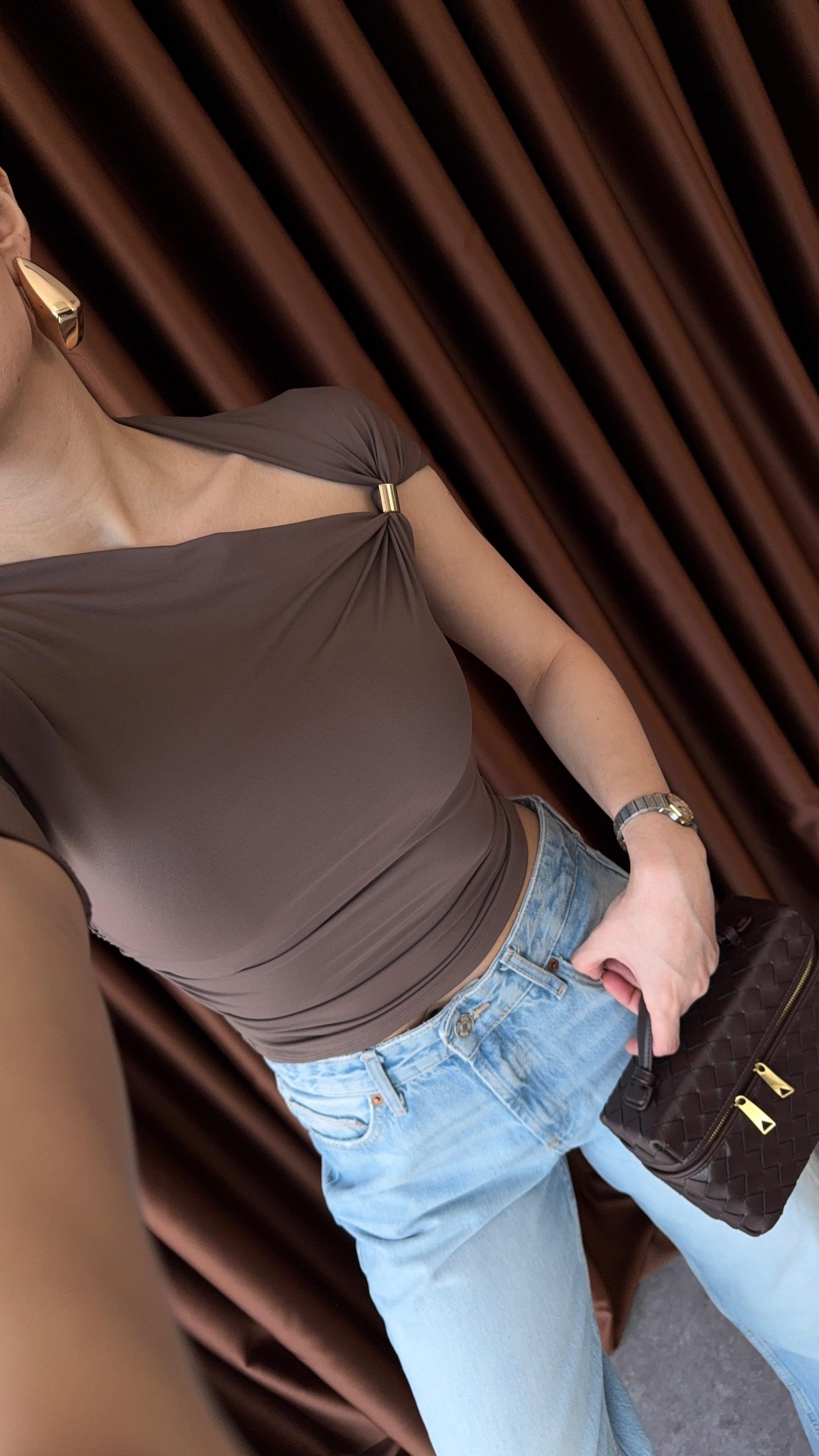 Gold Detaylı Kahve Bluz