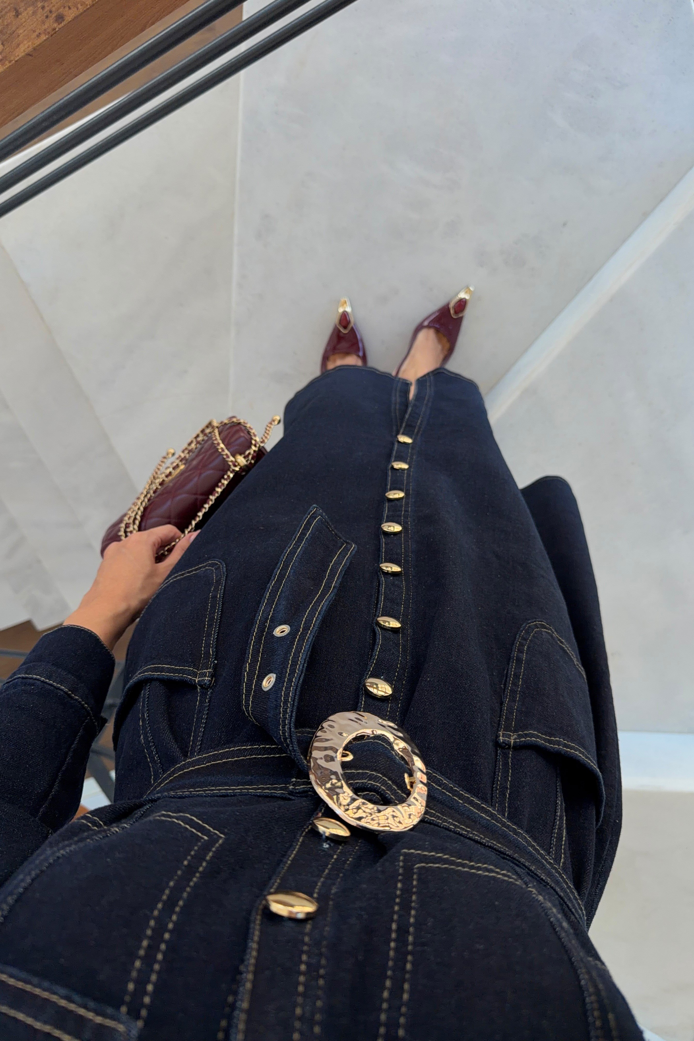 Gold Detaylı Kemerli Maxi Denim Elbise