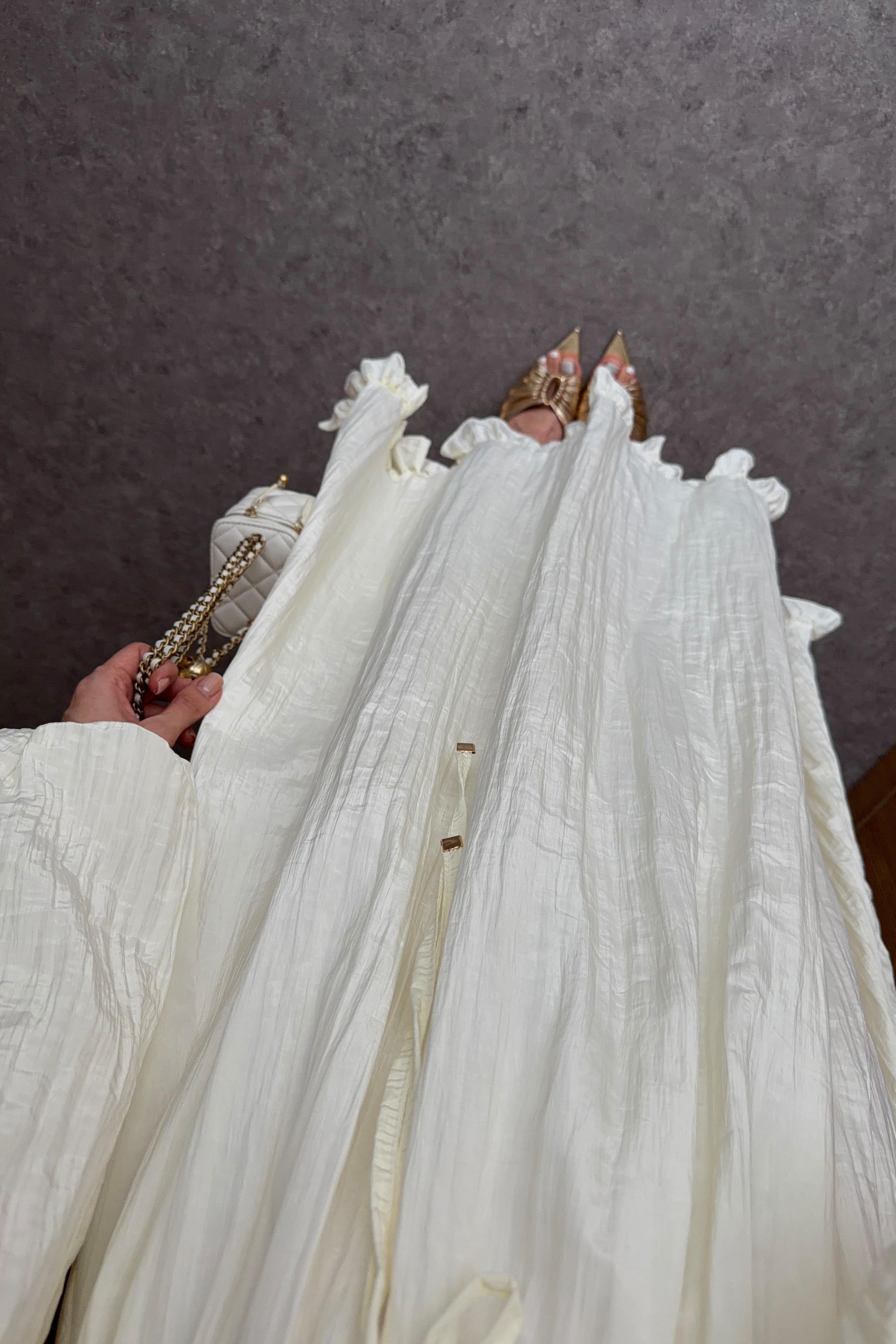 Gold Düğmeli Piliseli Ekru Elbise