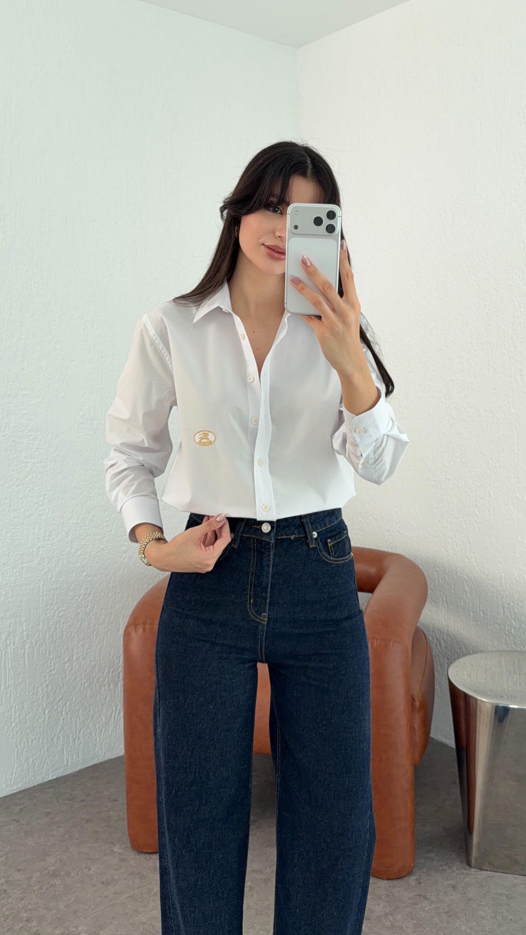 Gold Logolu Beyaz Gömlek