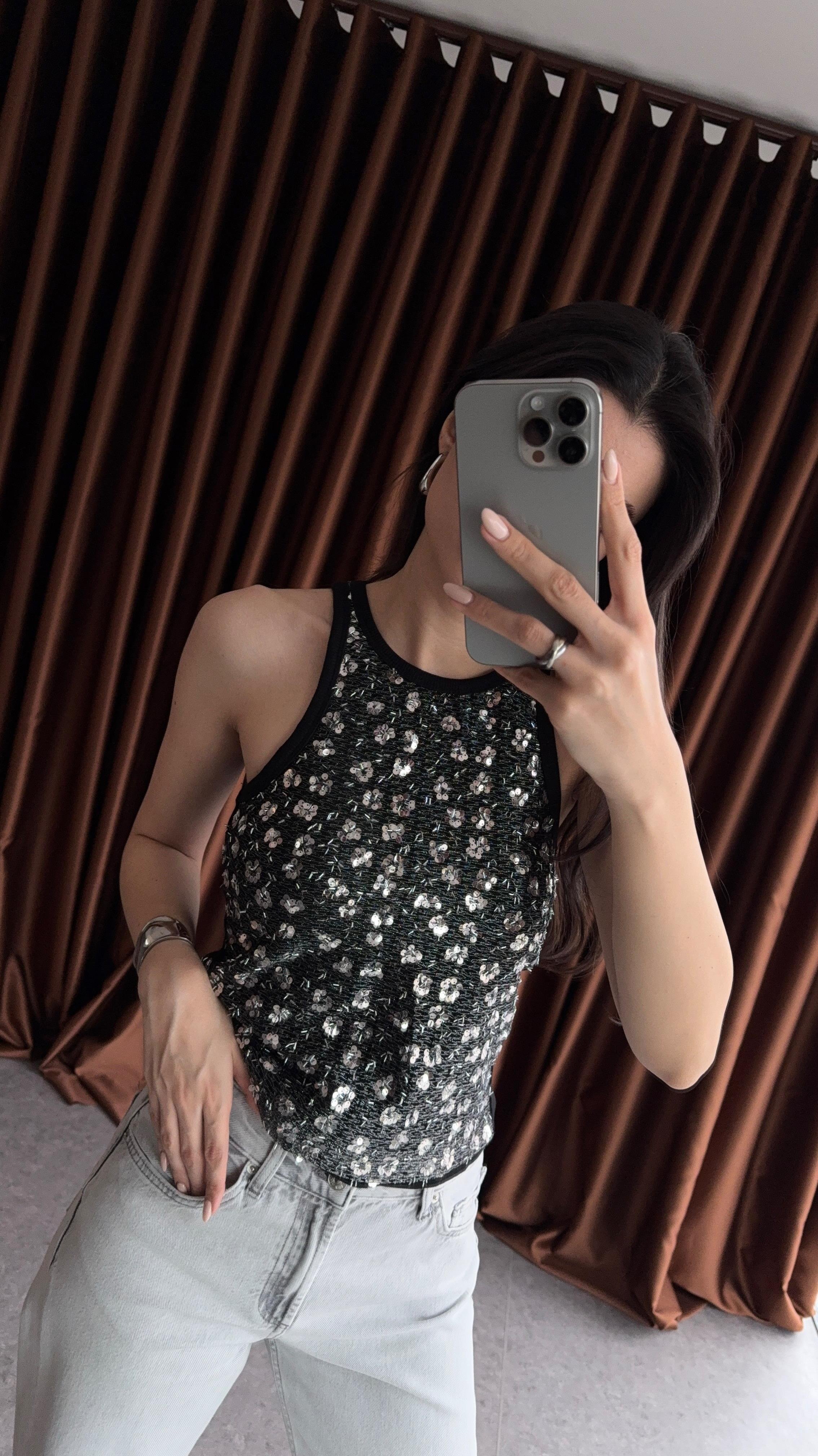 Halter Yaka Taşlı Siyah Bluz