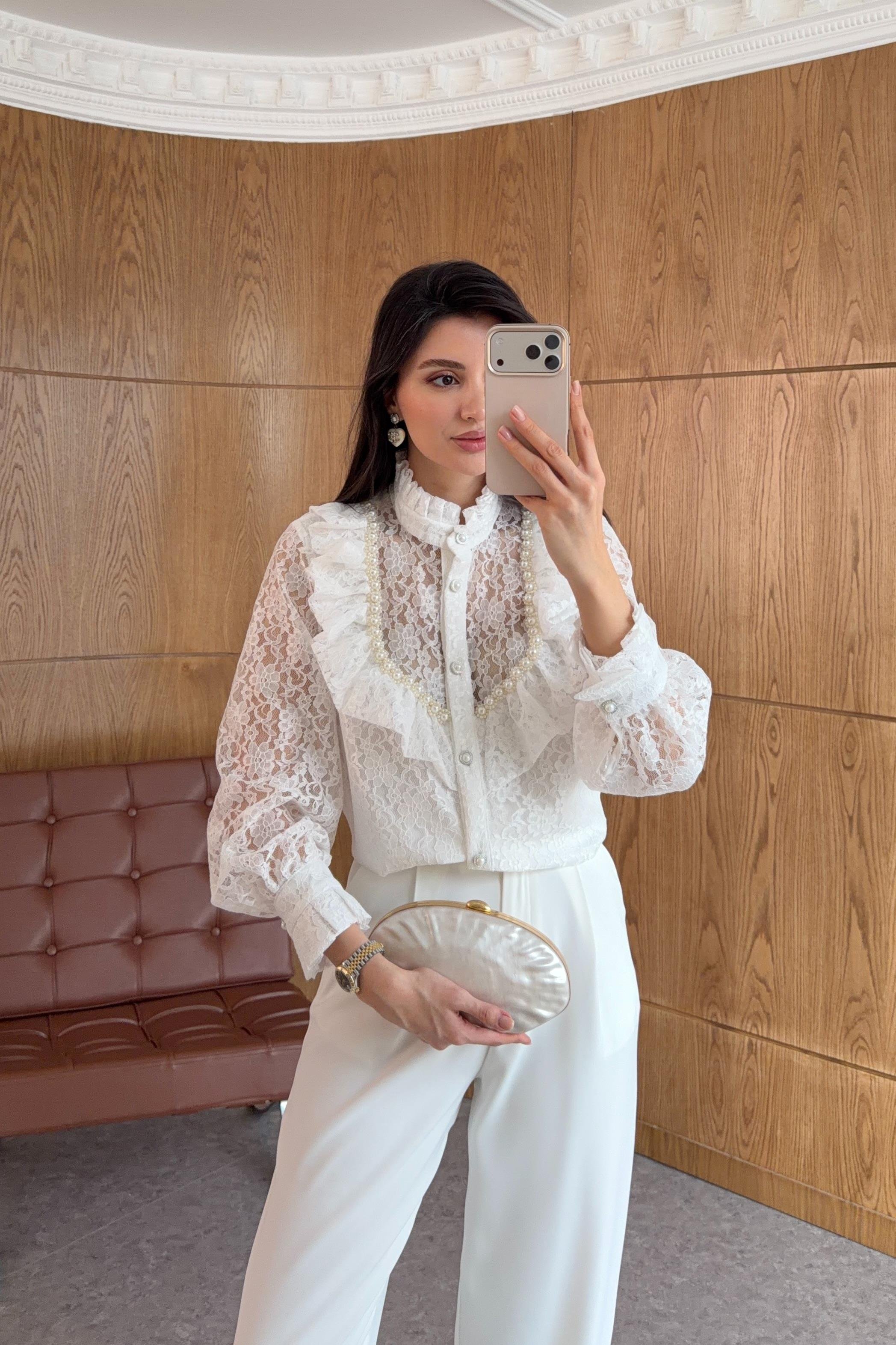 İncili Beyaz Gömlek