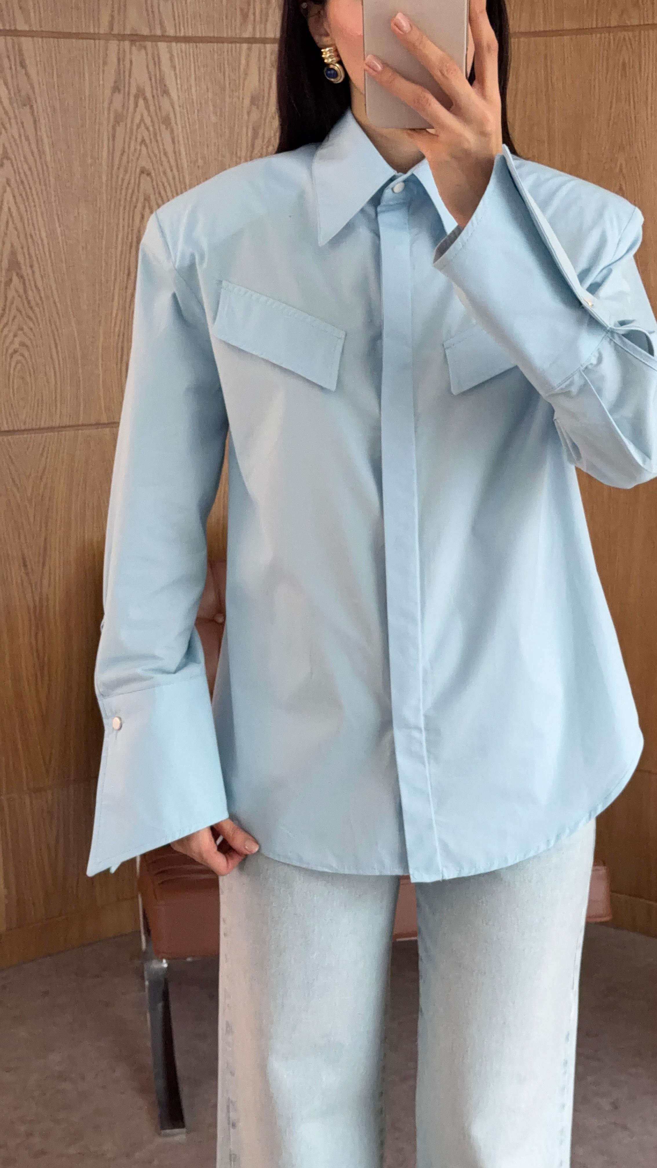İri Vatkalı Açık Mavi Gömlek