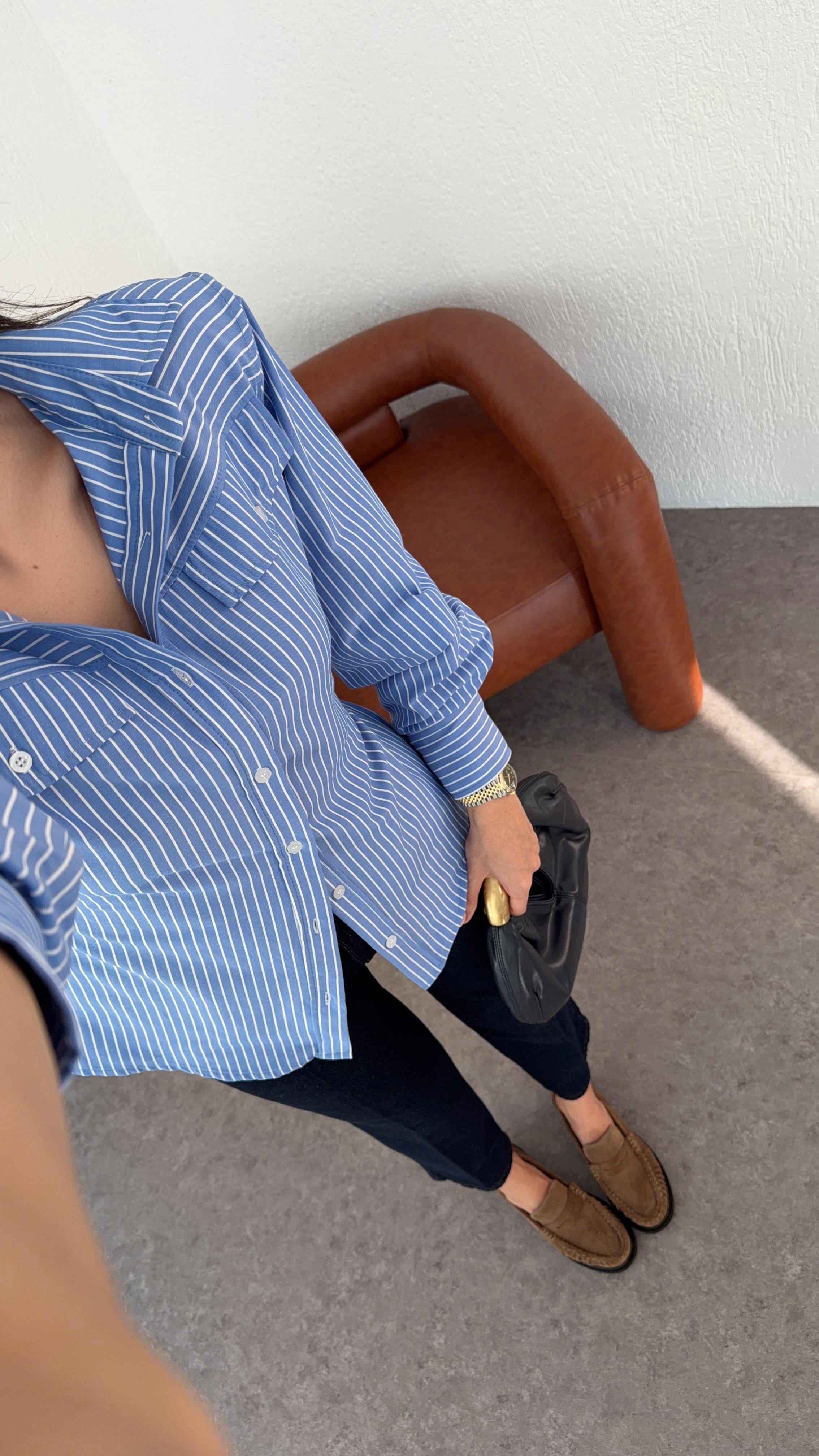 İri Vatkalı Çizgili Mavi Gömlek