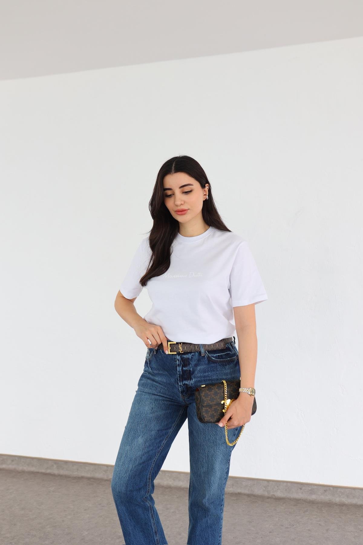 Kabartma Baskılı Beyaz Basic Tshirt