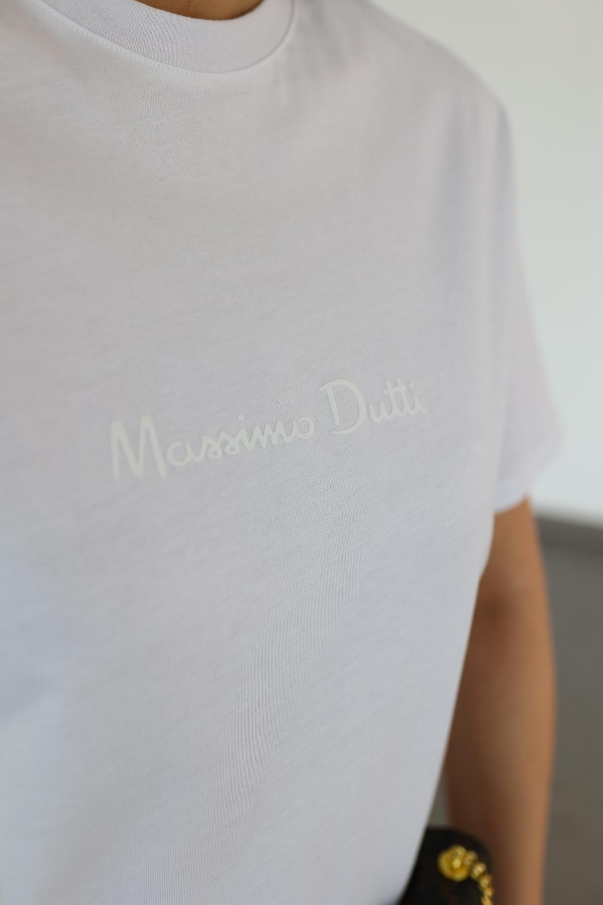 Kabartma Baskılı Beyaz Basic Tshirt