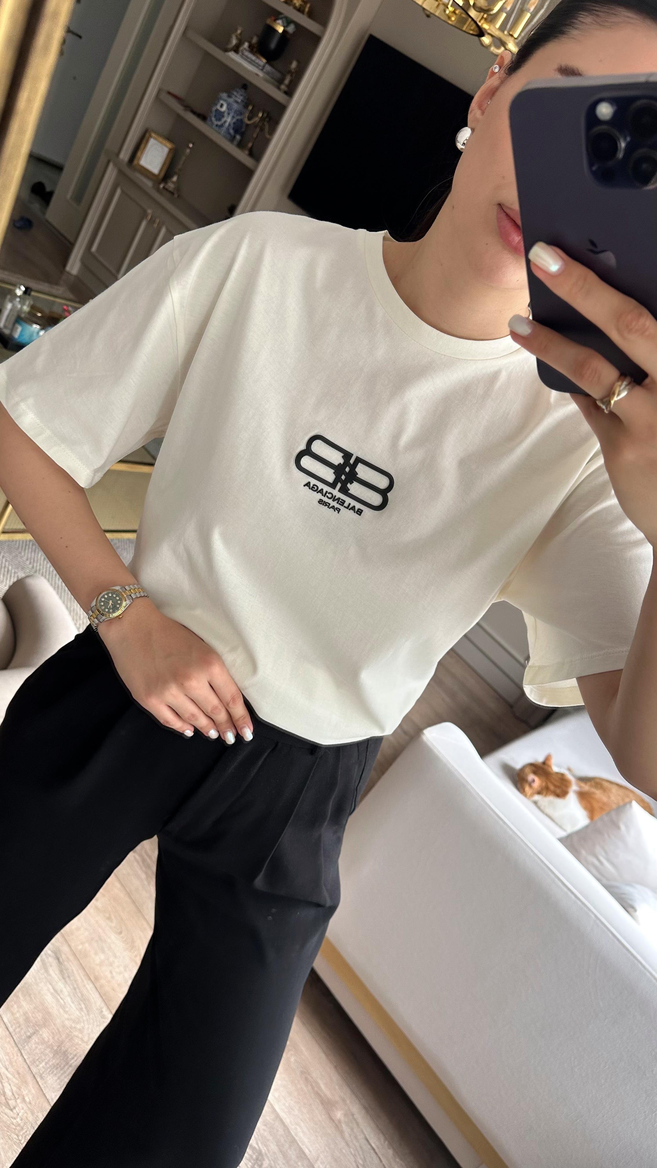 Kabartma Baskılı Beyaz Tshirt