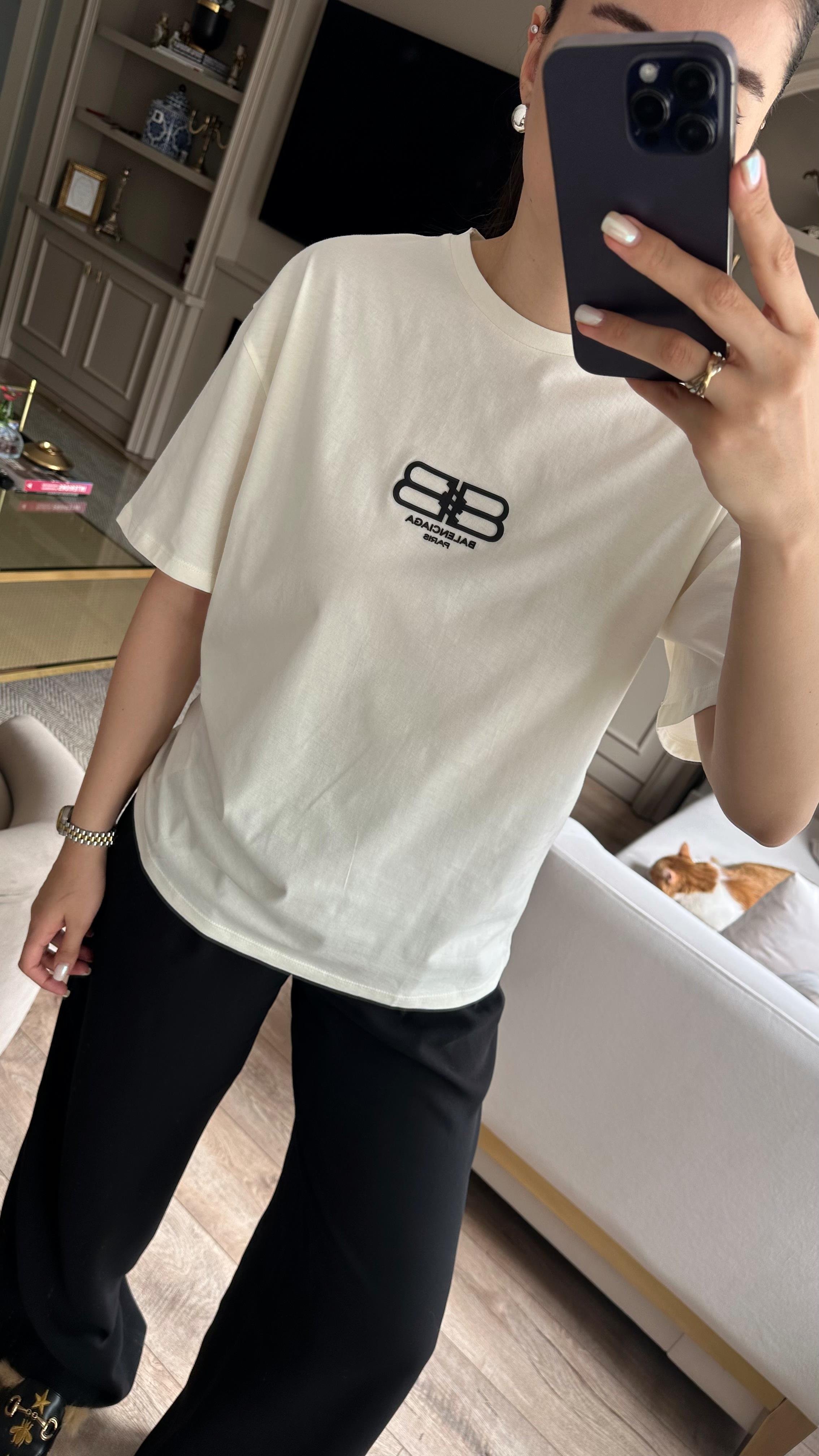 Kabartma Baskılı Beyaz Tshirt