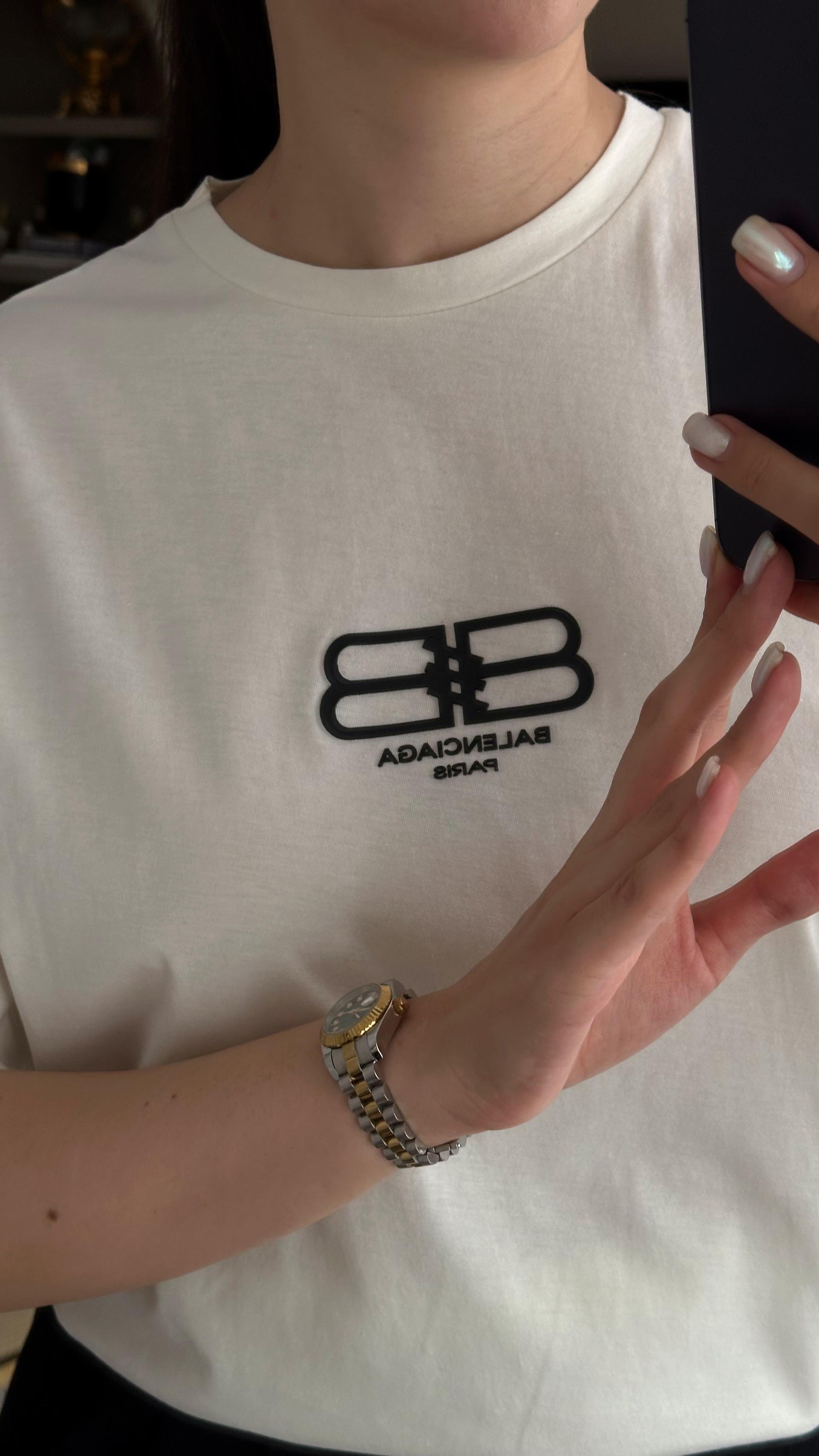 Kabartma Baskılı Beyaz Tshirt