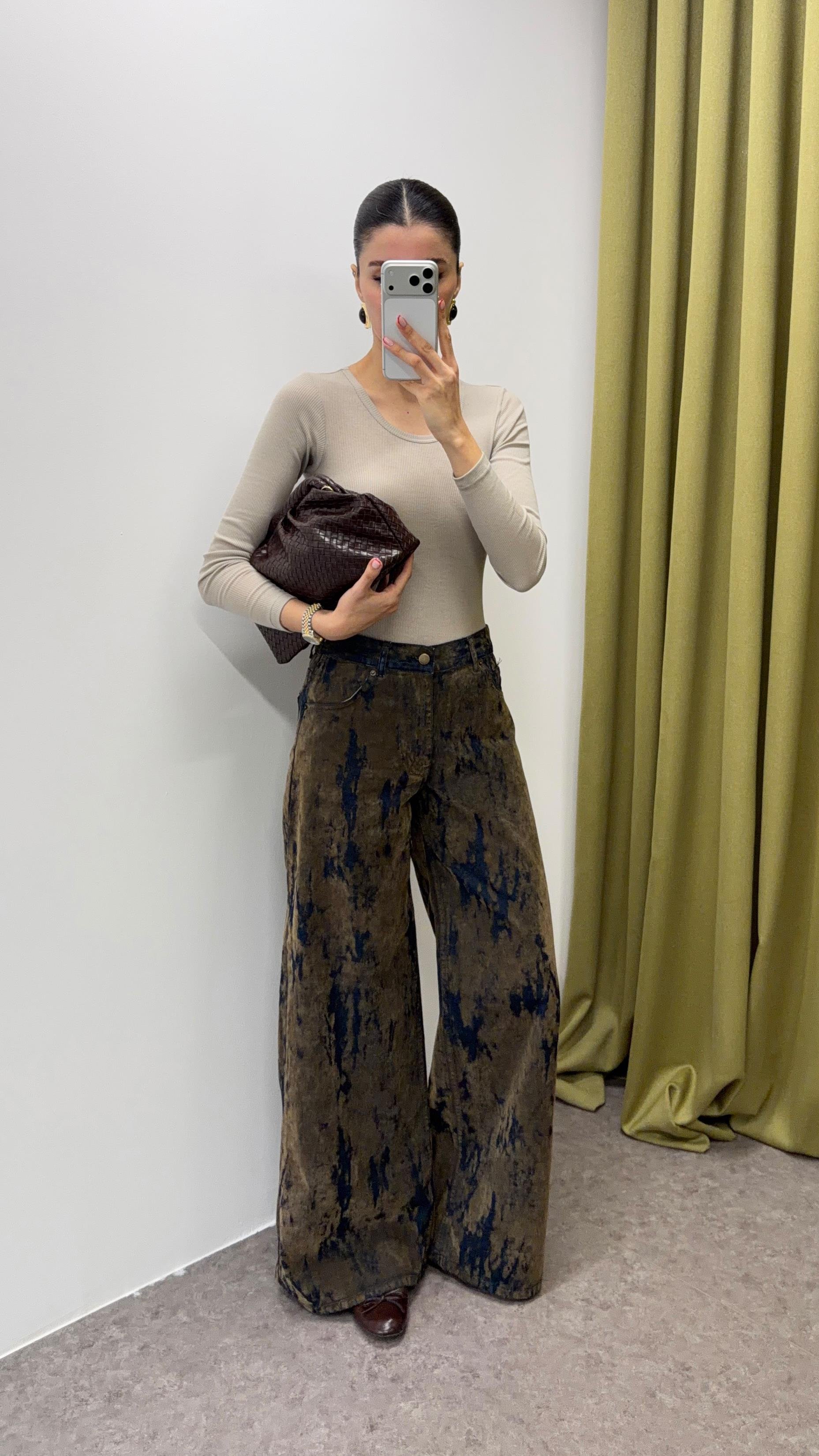 Kadife Detaylı Jean