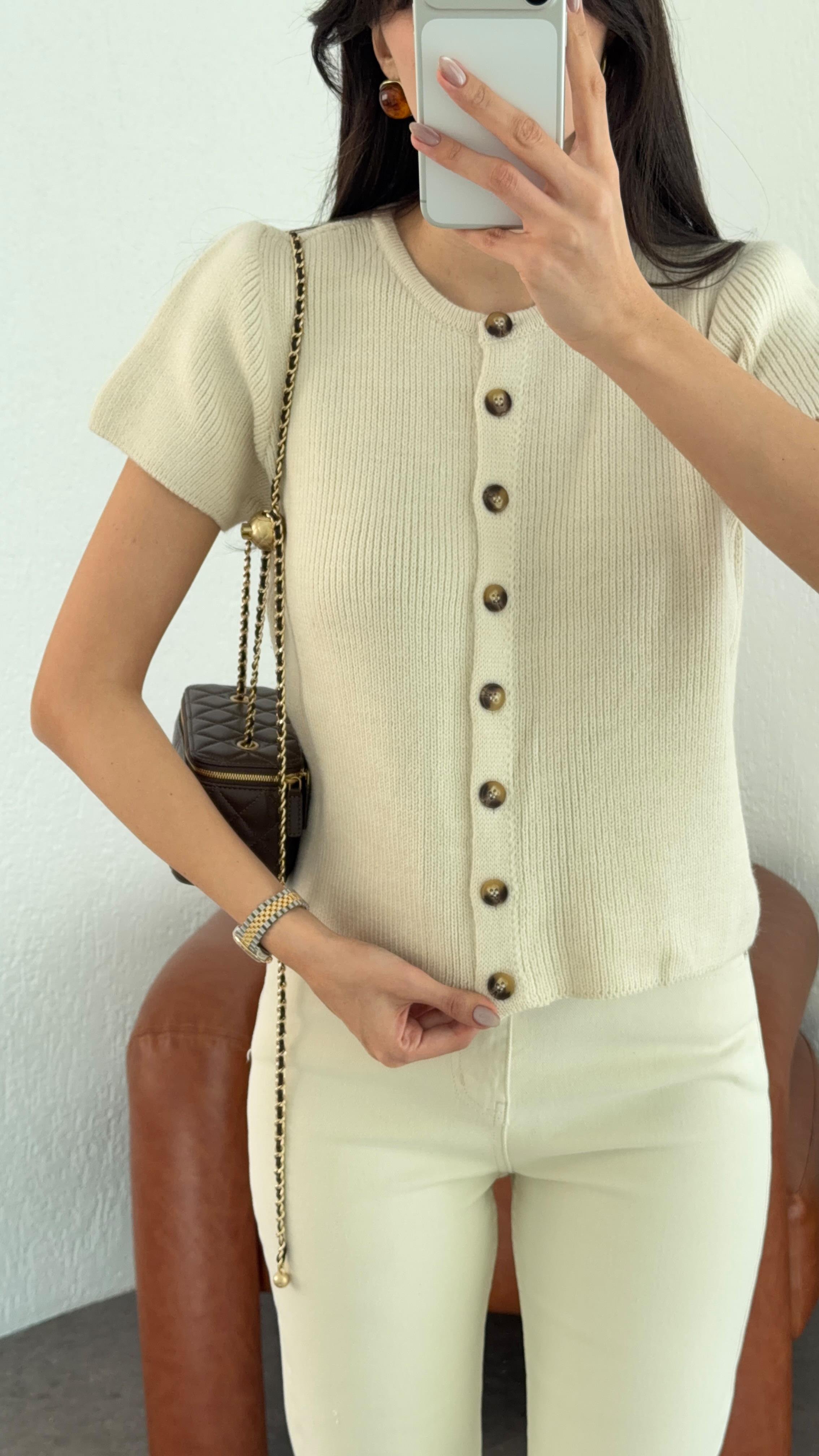 Kahve Düğmeli Ekru Triko