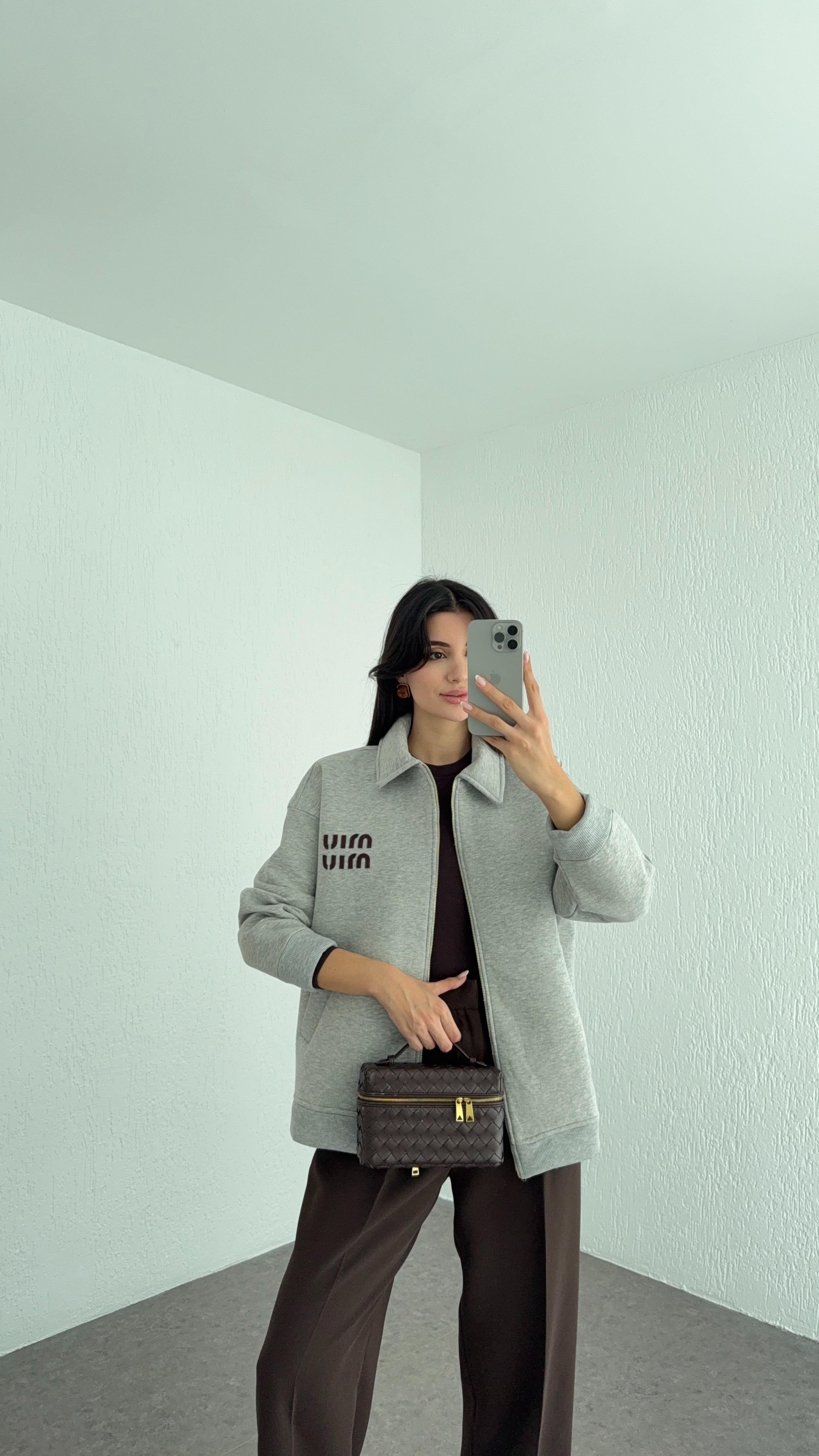 Kahve Yazılı Gri Ceket