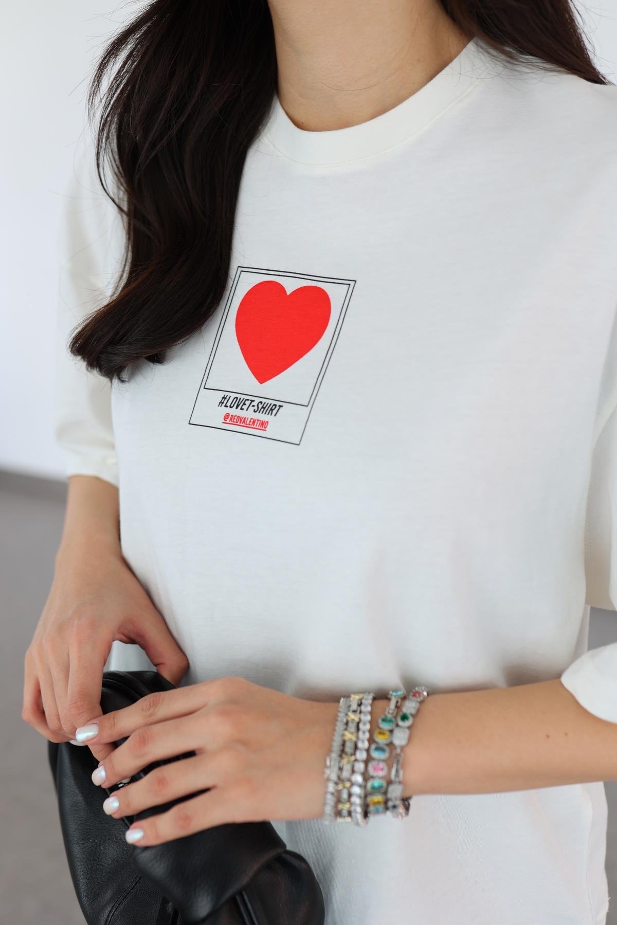 Kalp Figürlü Beyaz Tshirt