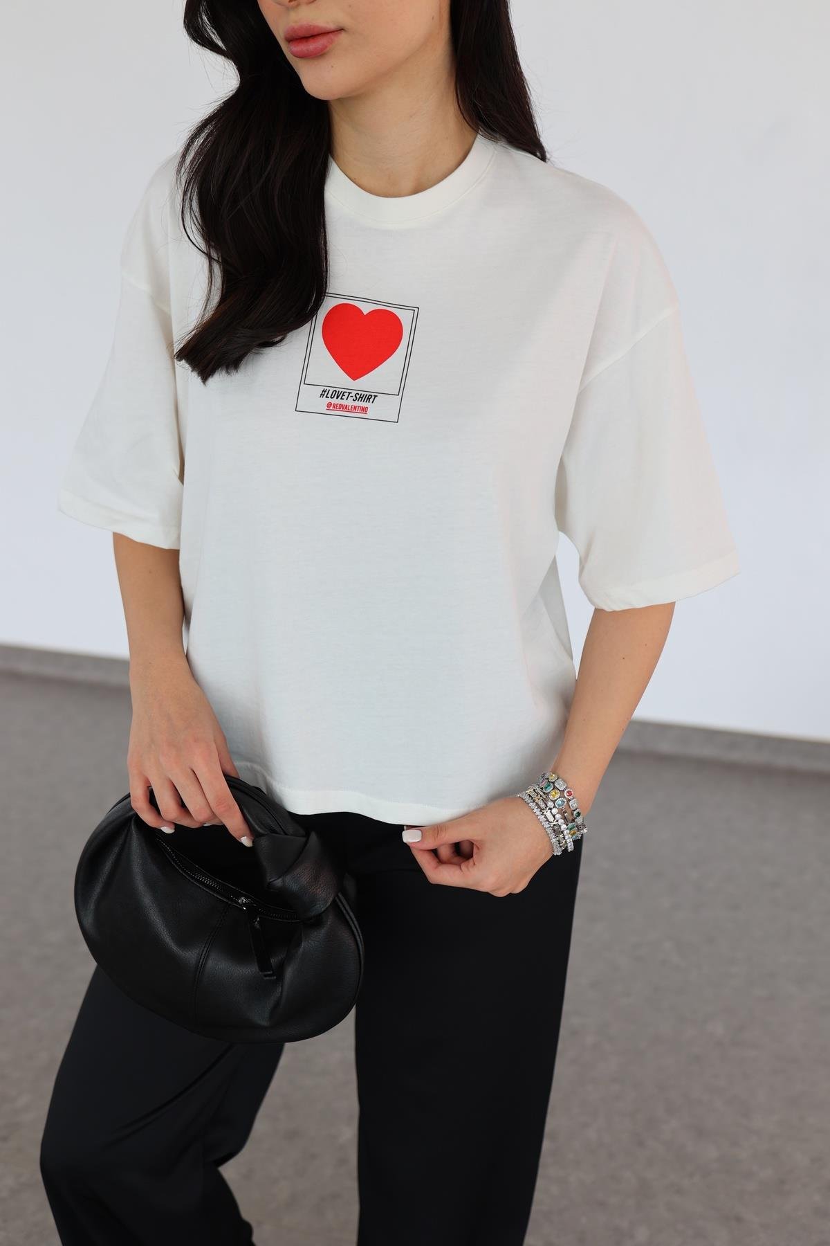 Kalp Figürlü Beyaz Tshirt
