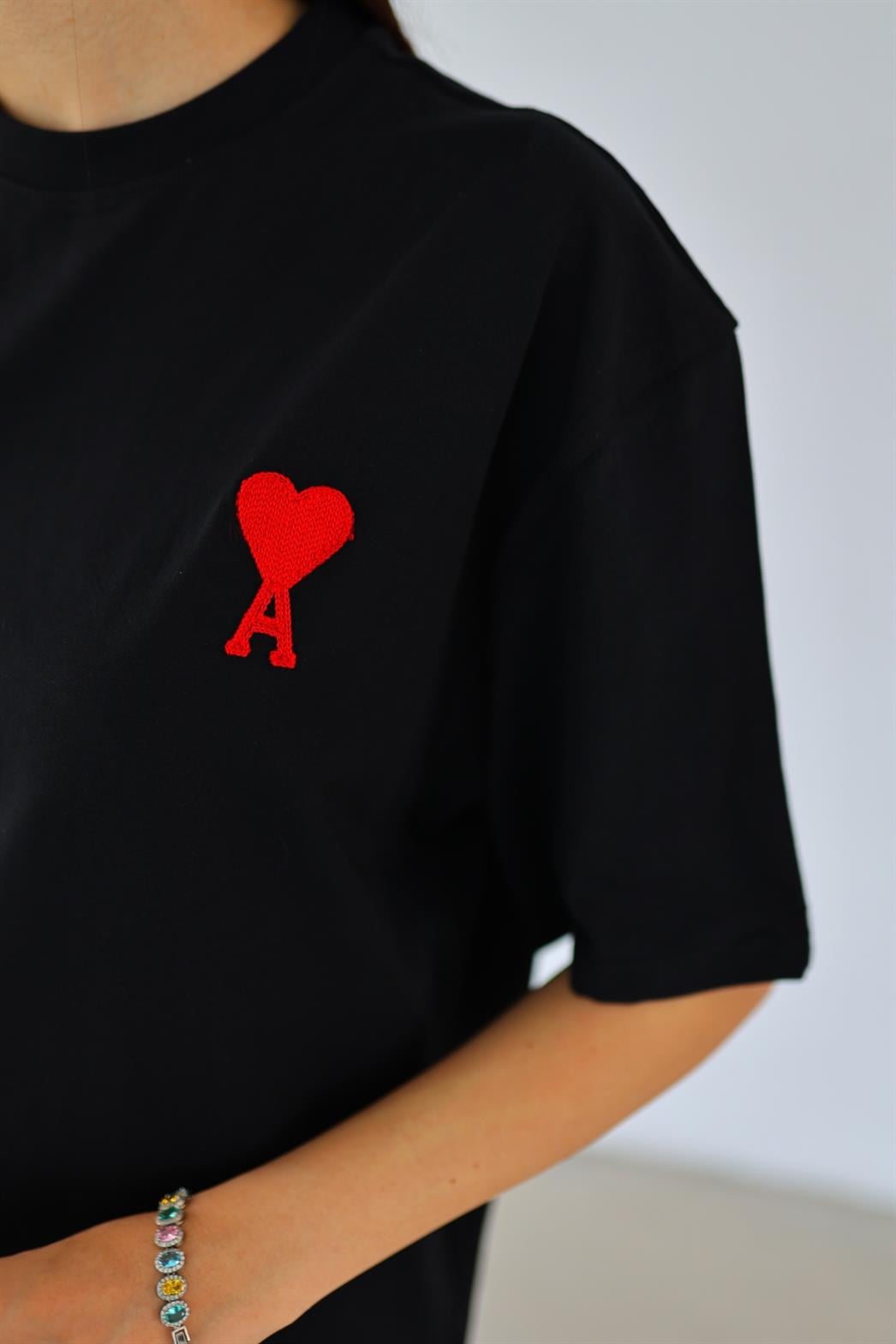 Kalp Figürlü Siyah Tshirt
