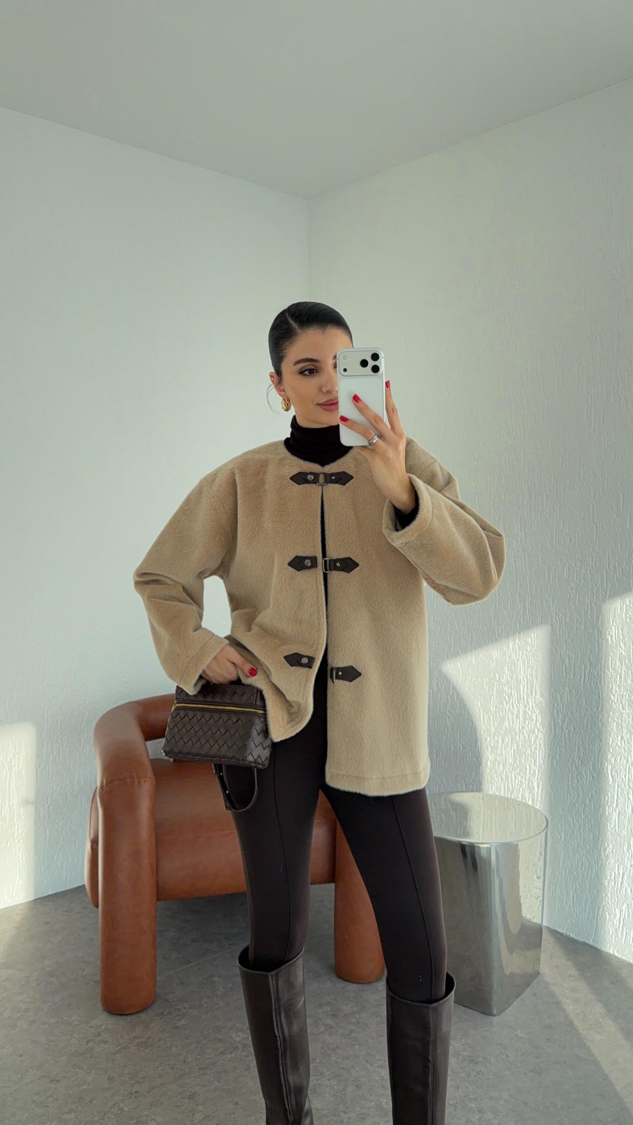 Kancalı Bej Ceket