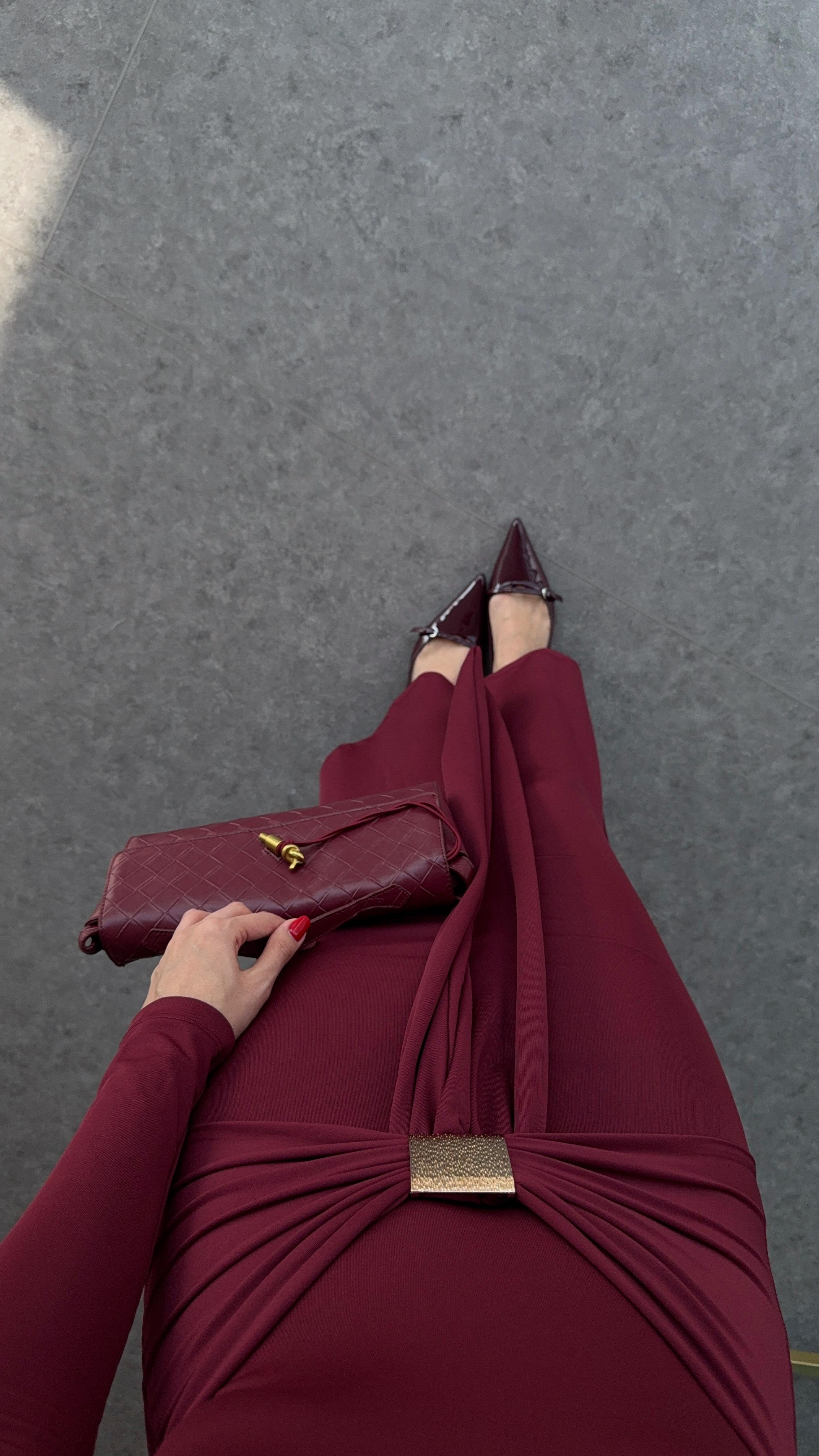Kare Gold Detaylı Bordo Elbise