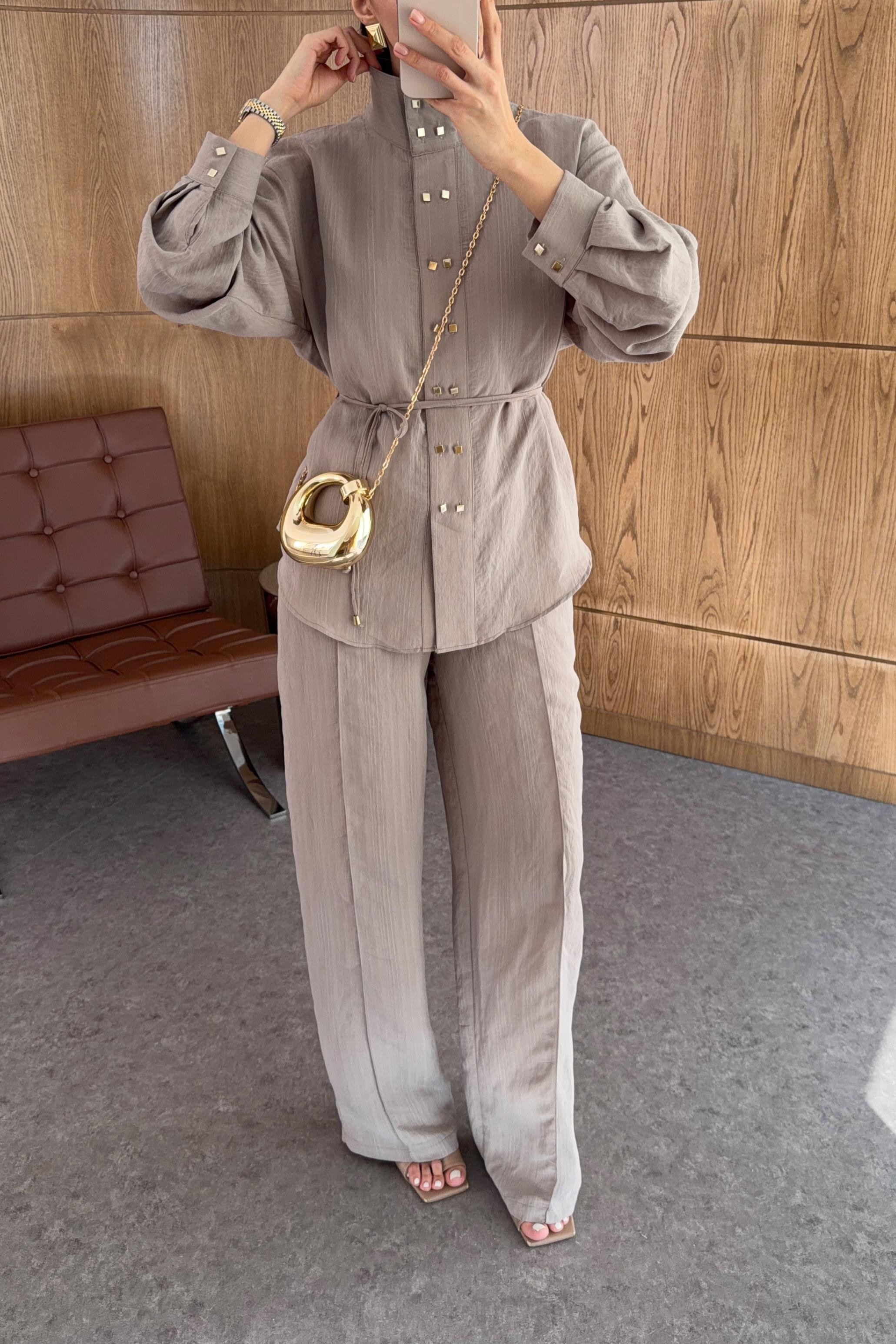 Kare Gold Düğmeli Vizon Takım