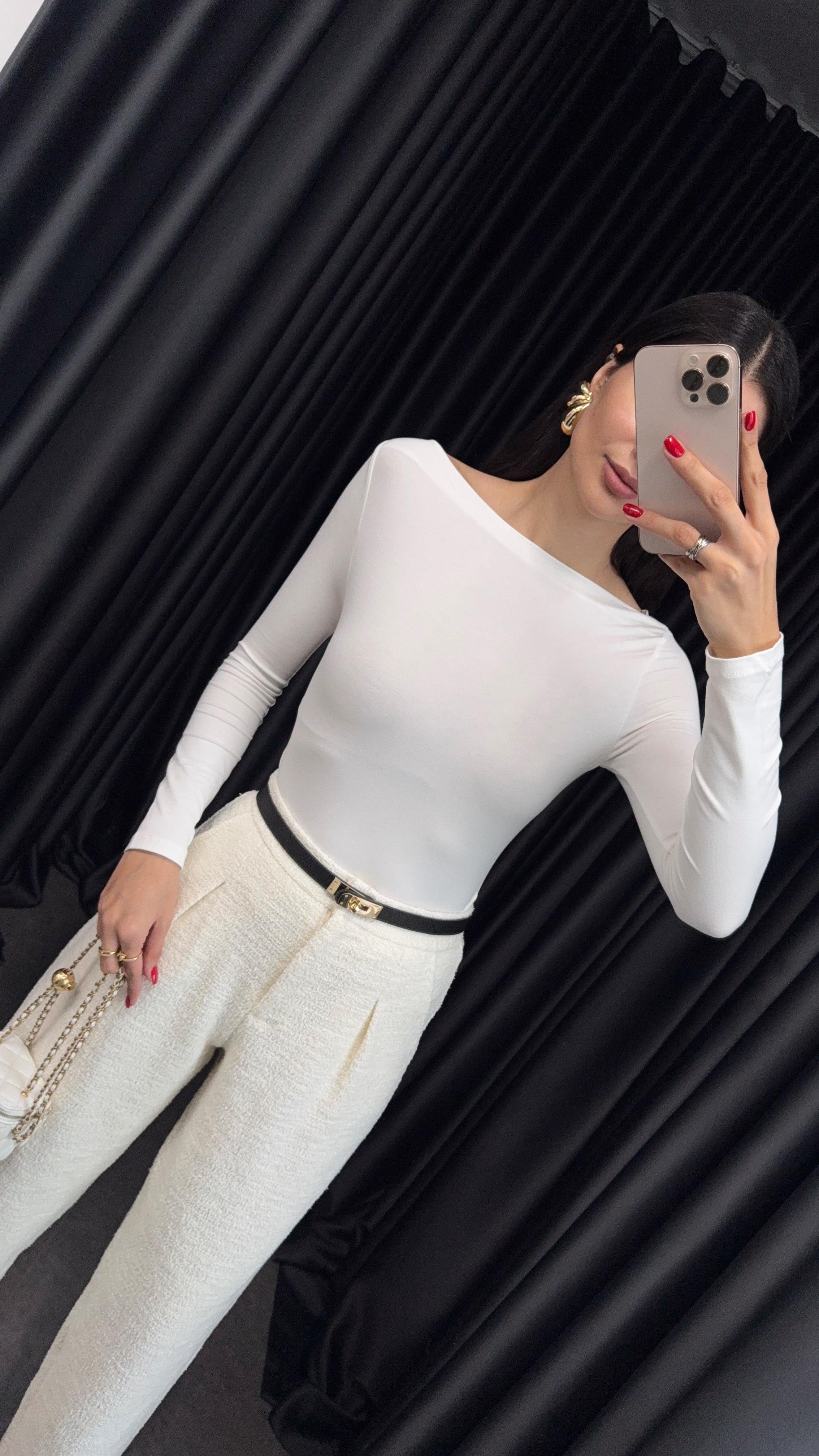 Kayık Yaka Basic Beyaz Bluz